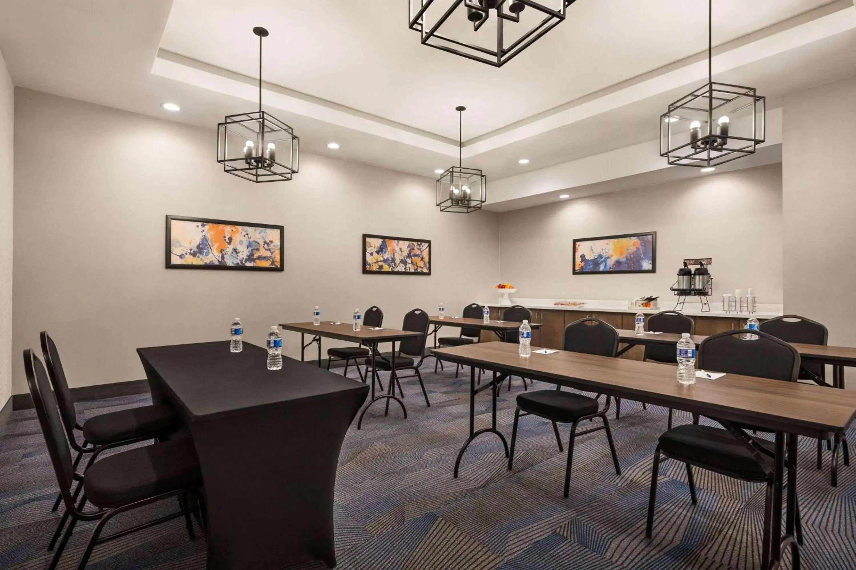 Meeting/conference room in La Quinta Inn & Suites by Wyndham Del Rio