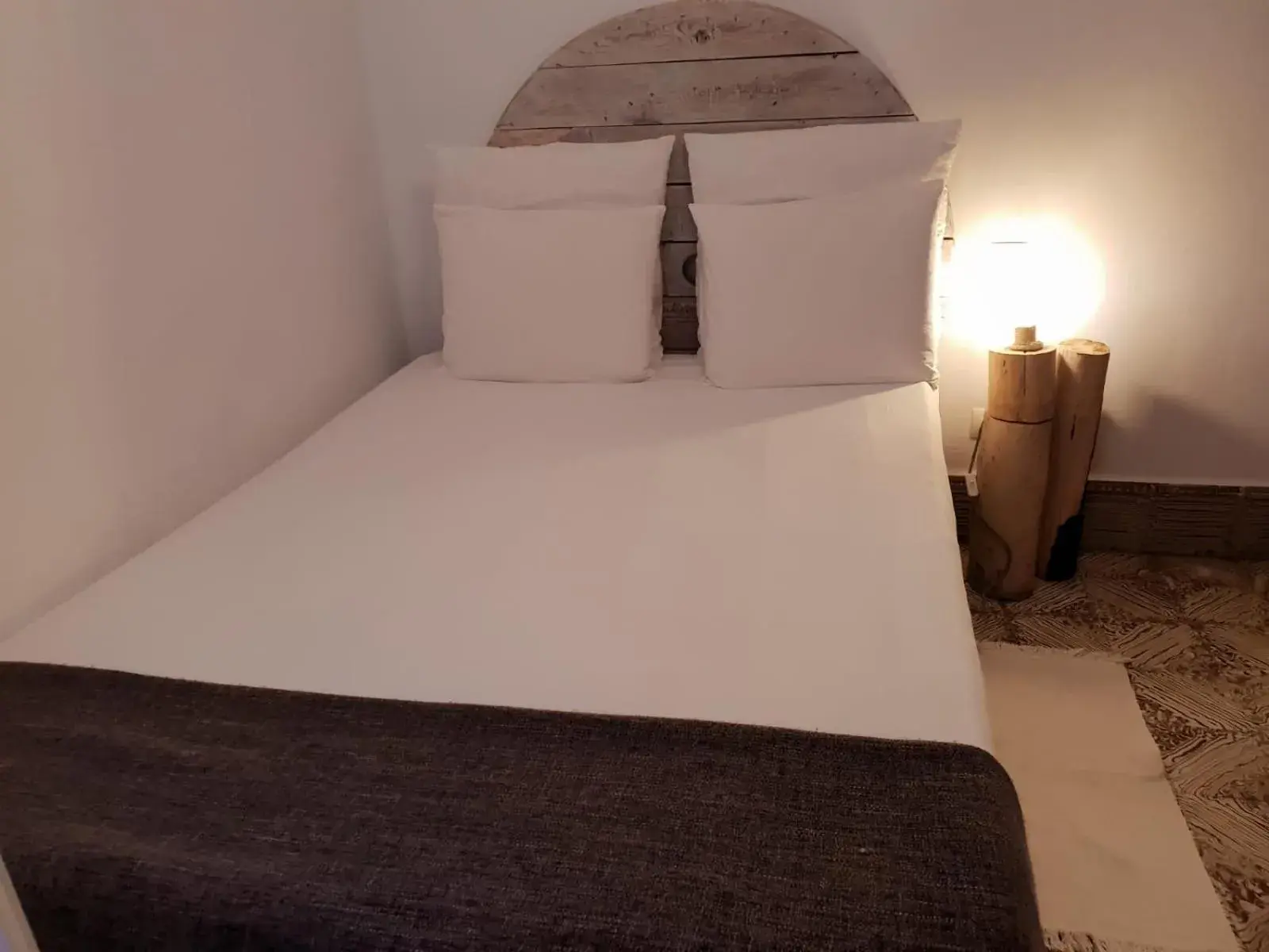 Standard Double Room with Shared Bathroom in Cactus Host