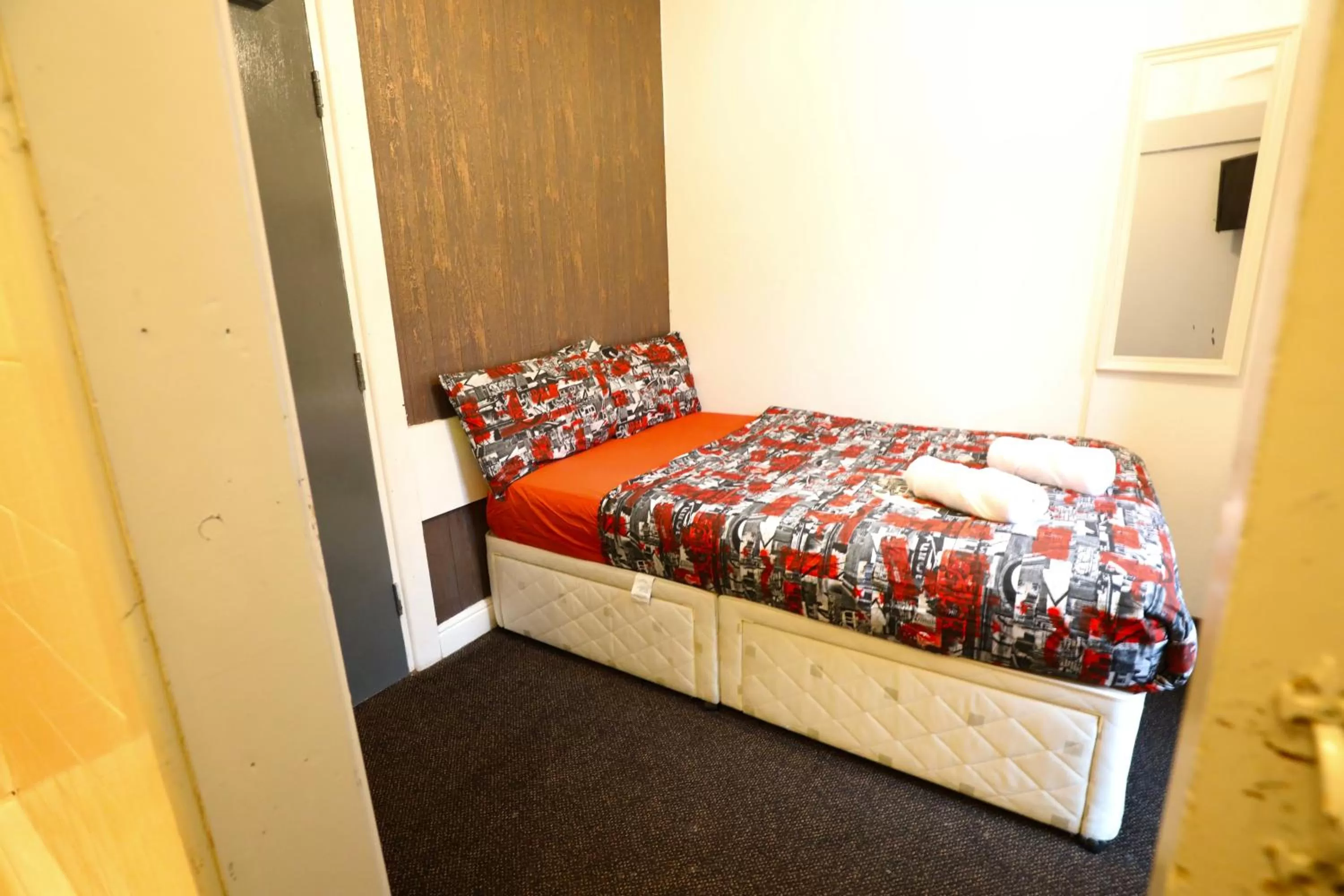 Bedroom, Bed in Blackpool Central Hotel