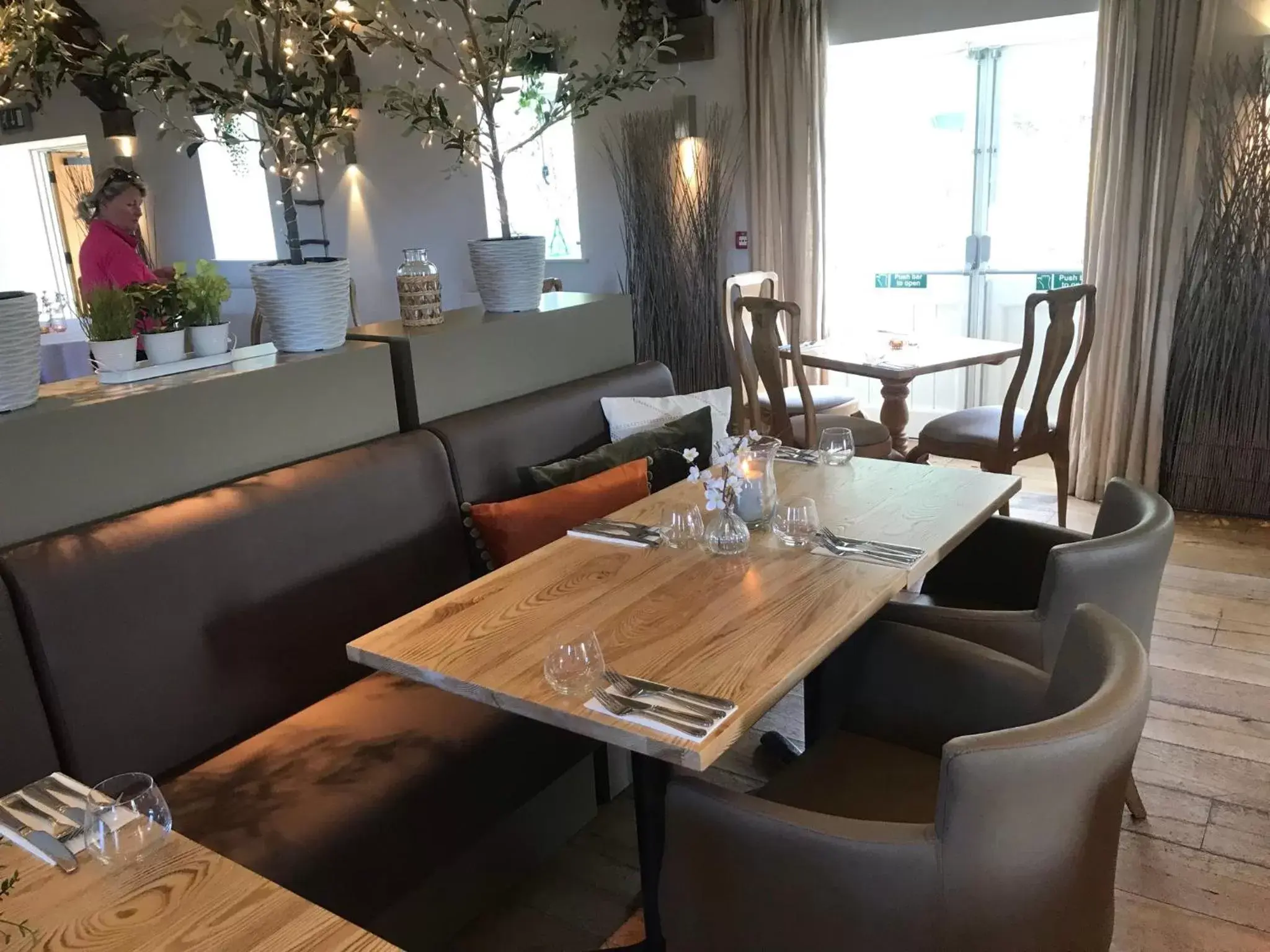 Lounge or bar, Restaurant/Places to Eat in The Farmhouse at Bodnant Welsh Food