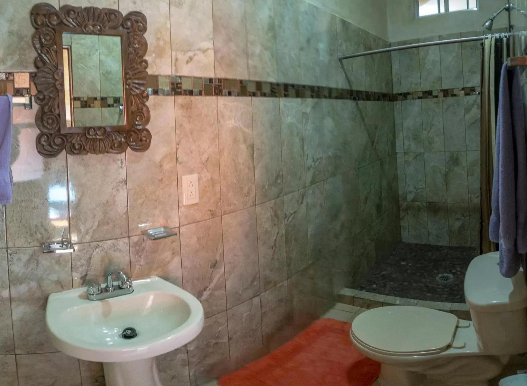 Bathroom in Flor de Cera