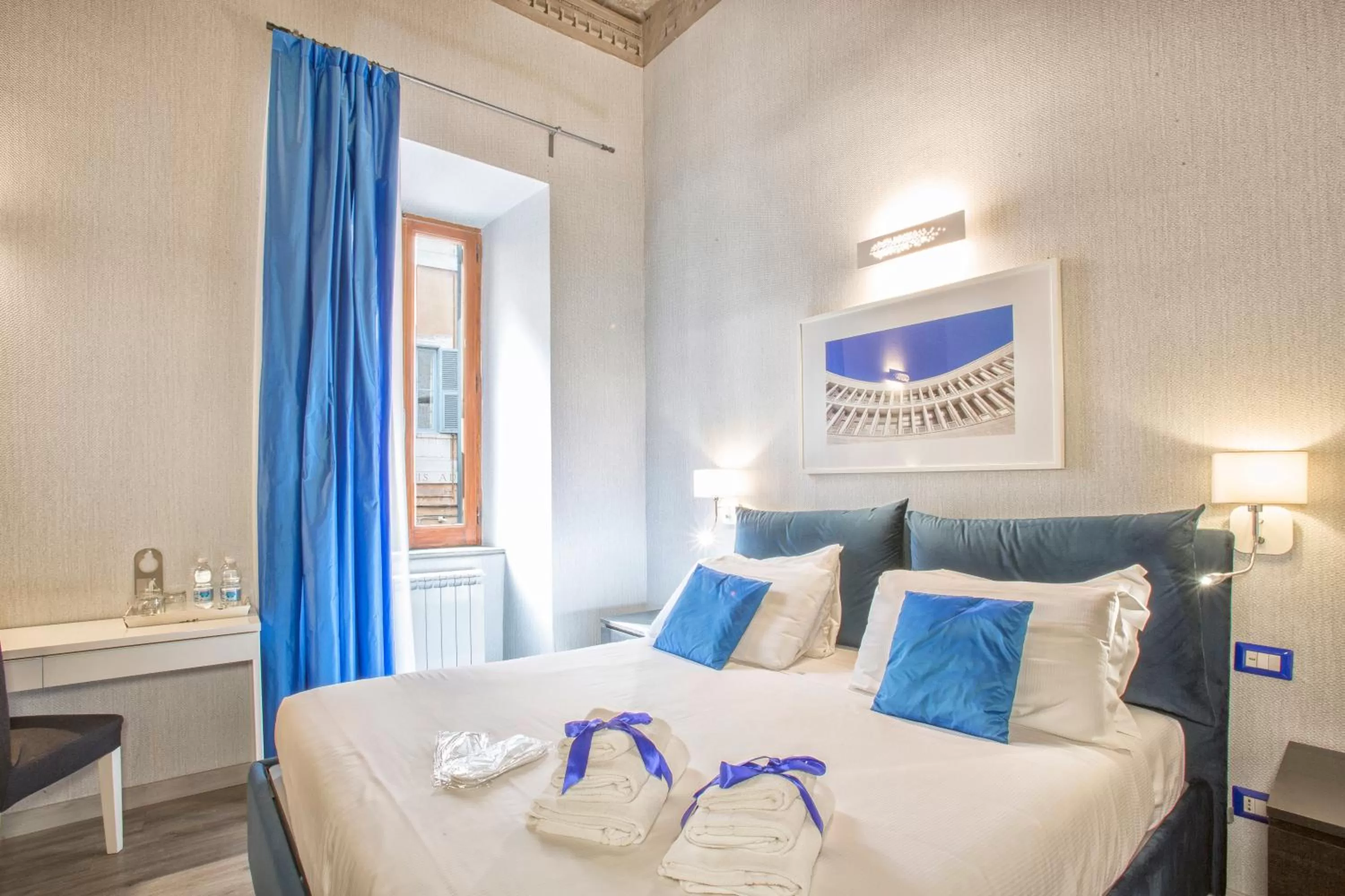 Bedroom, Bed in History Suite