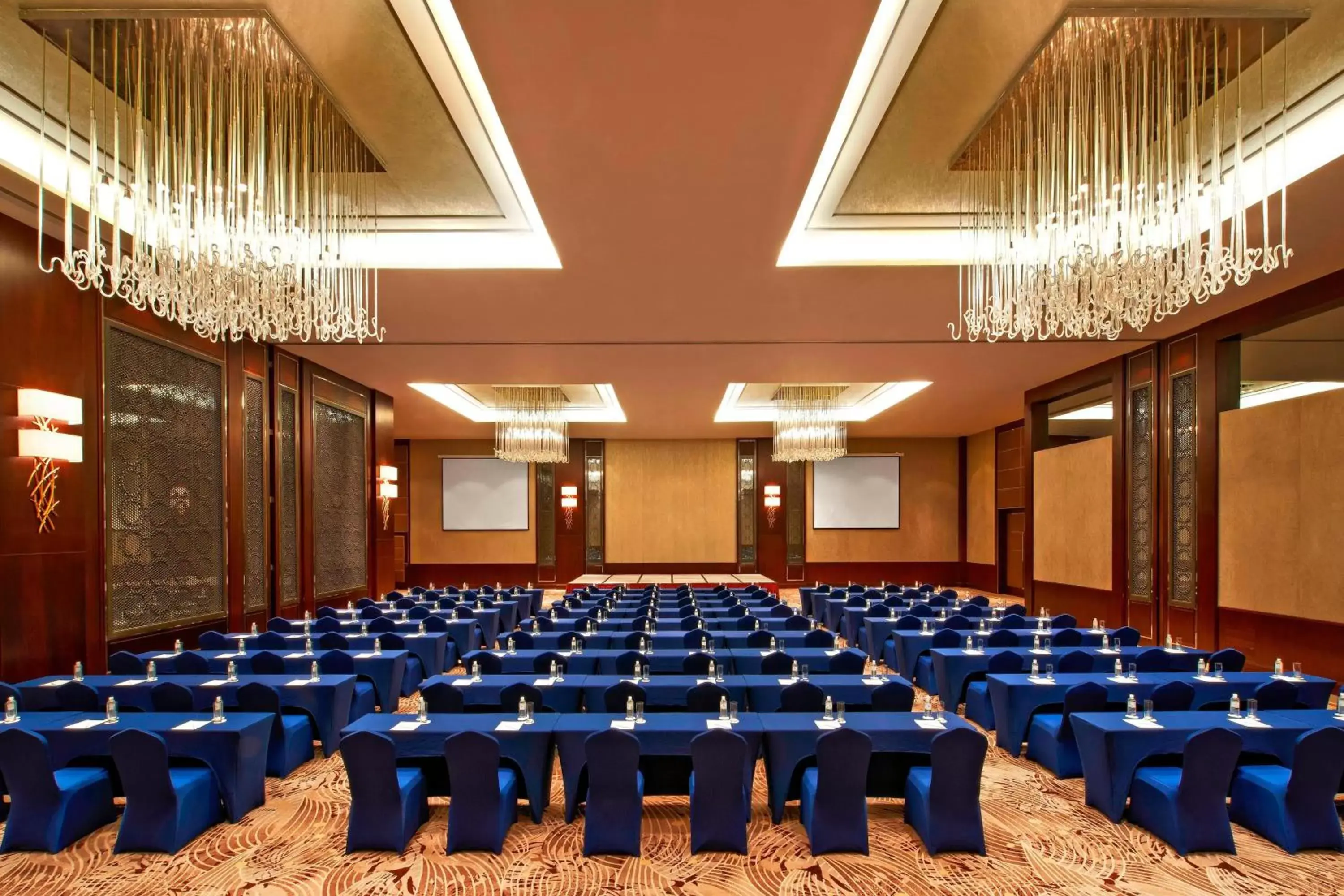 Meeting/conference room in Four Points by Sheraton Shanghai, Daning