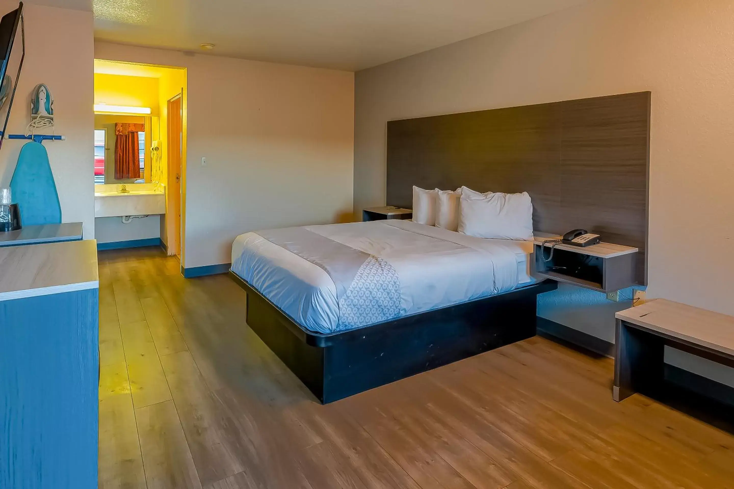 Bedroom, Bed in OYO Hotel Yoakum West