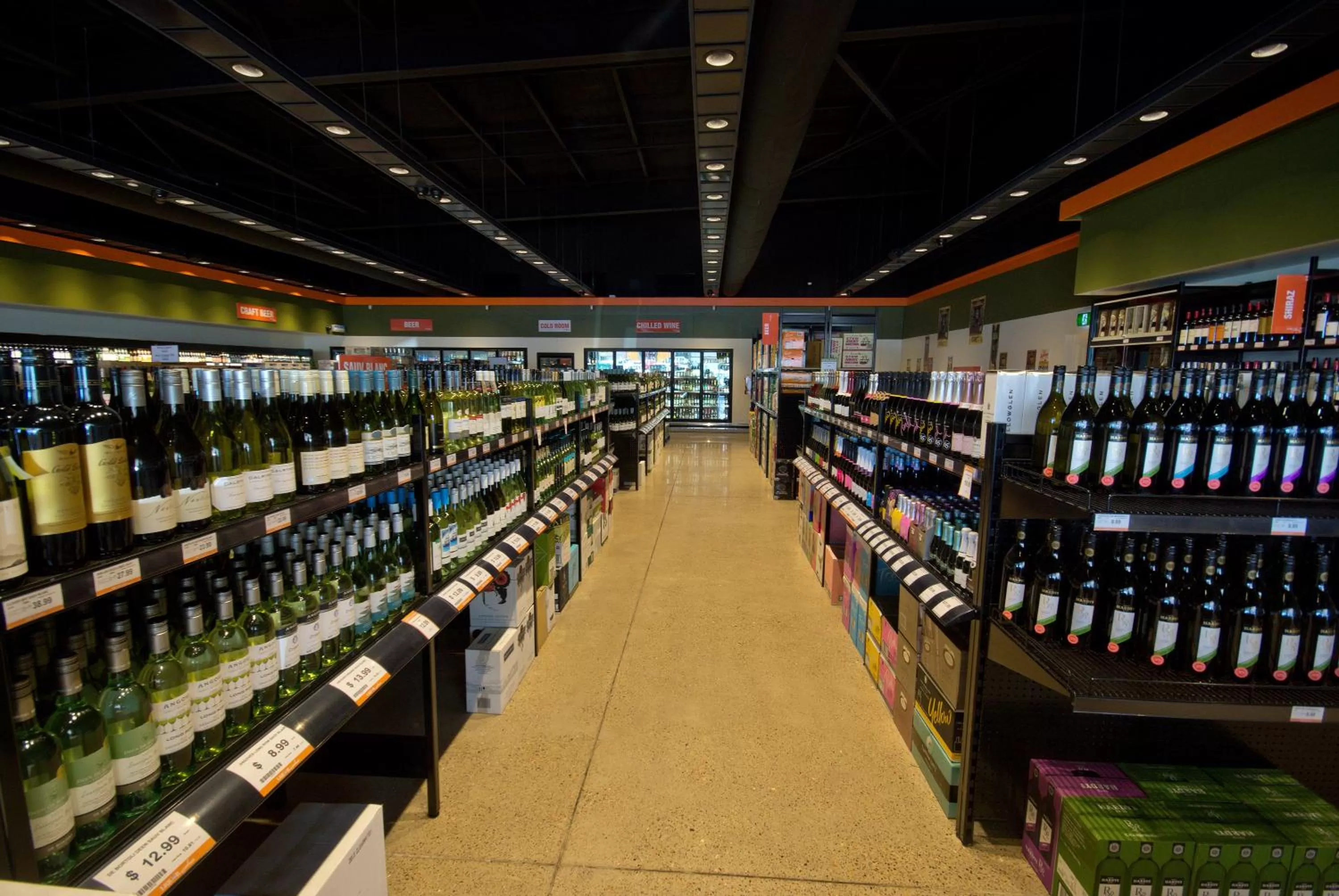 On-site shops in Isa Hotel