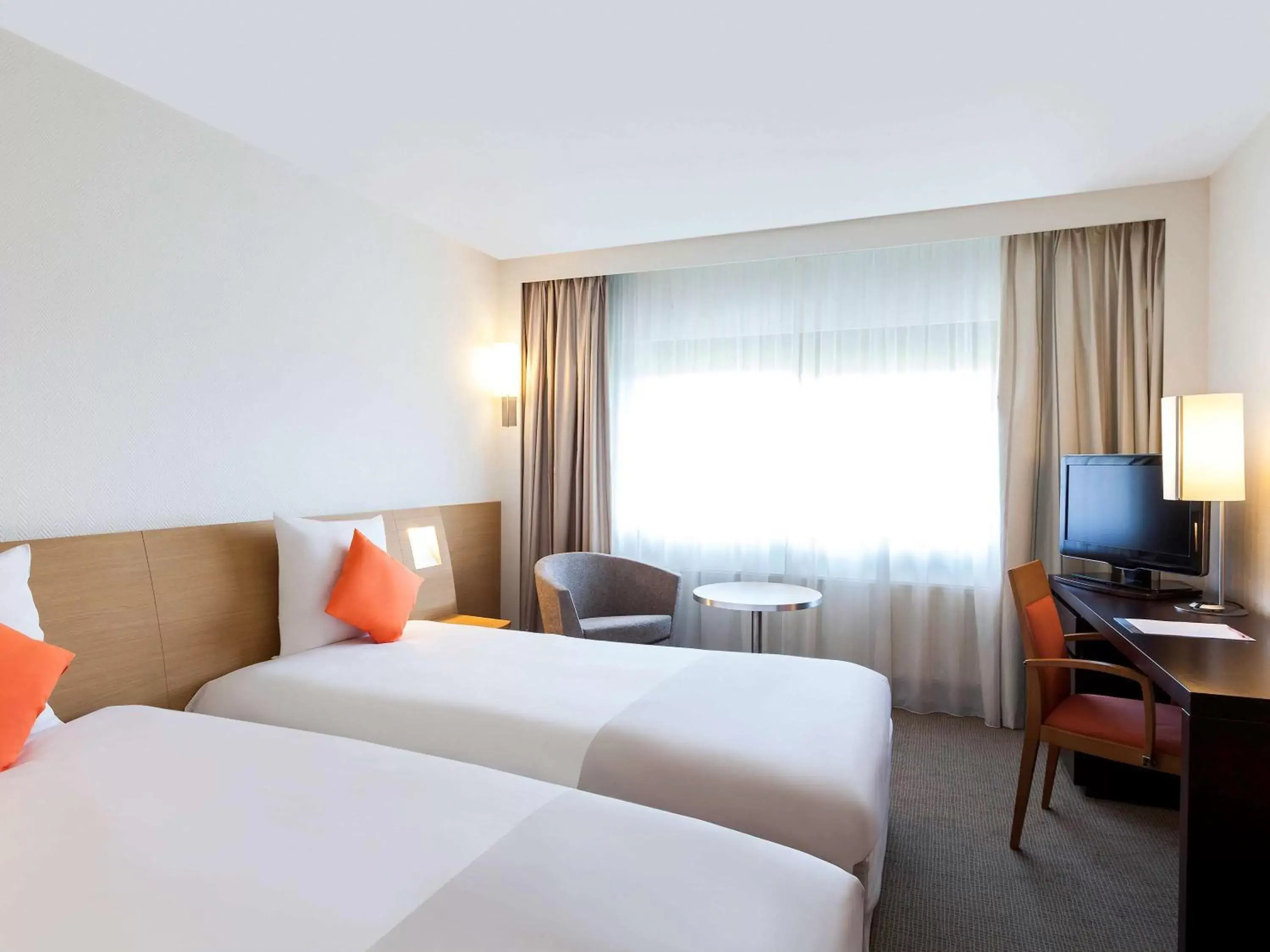 Photo of the whole room, Bed in Novotel Athens