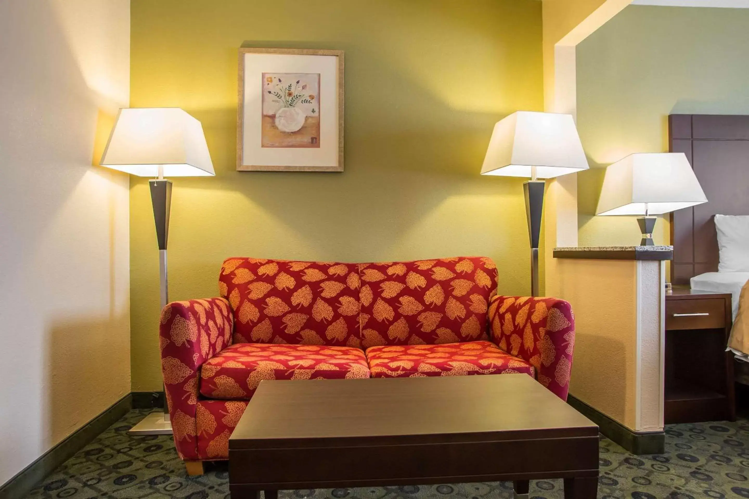 Photo of the whole room, Seating Area in Quality Inn & Suites Bloomington I-55 and I-74