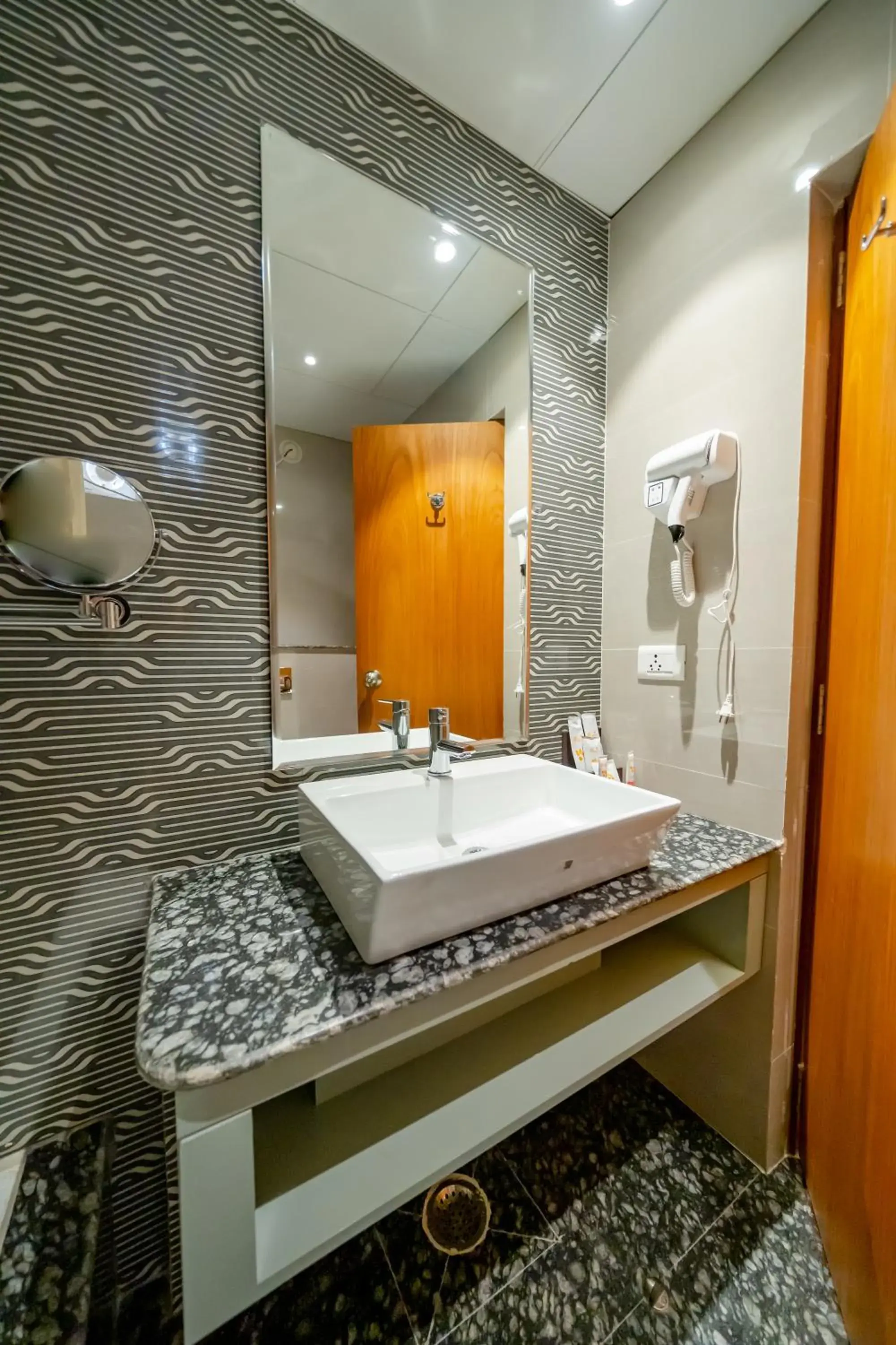 Shower, Bathroom in Payel Inn