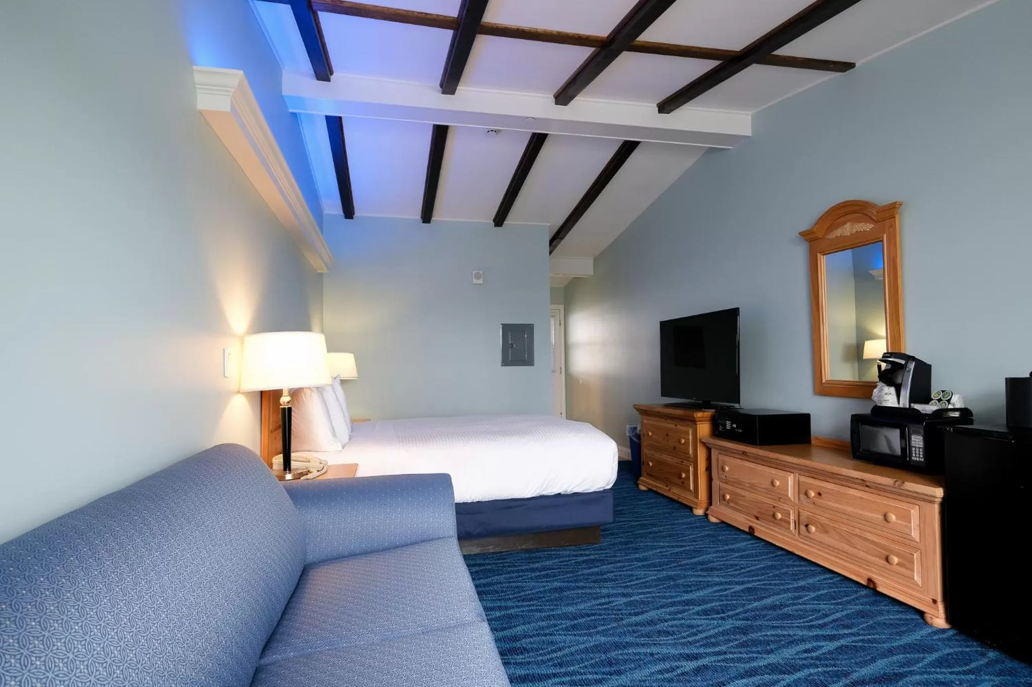 TV and multimedia, TV/Entertainment Center in Norseman Resort on the Beach