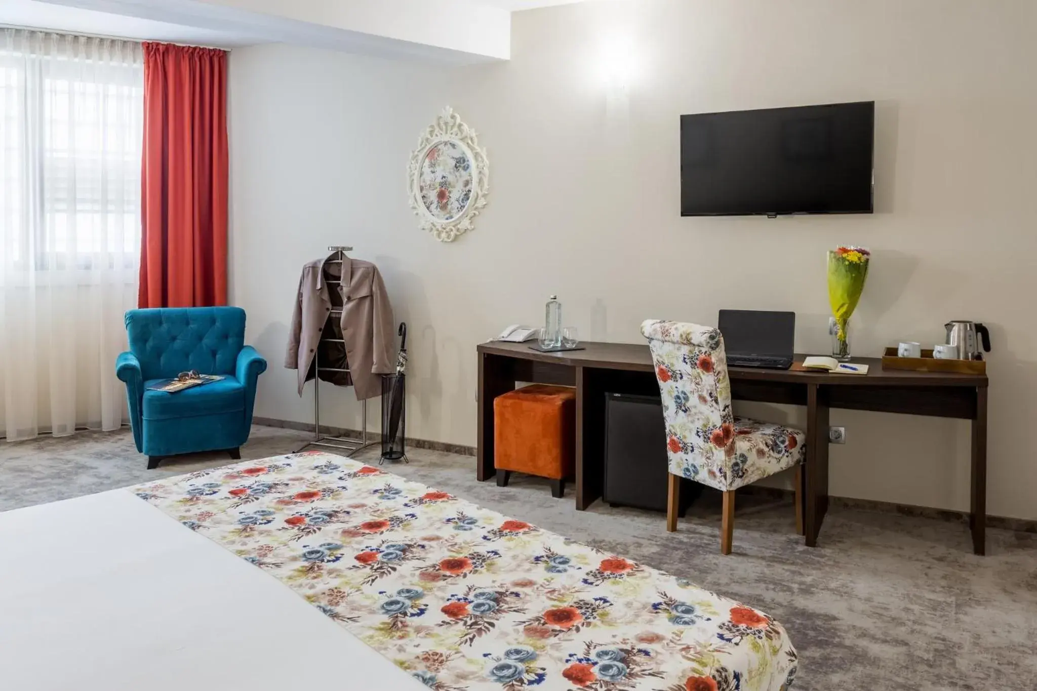 Bedroom, TV/Entertainment Center in Prestige Boutique Hotel Craiova