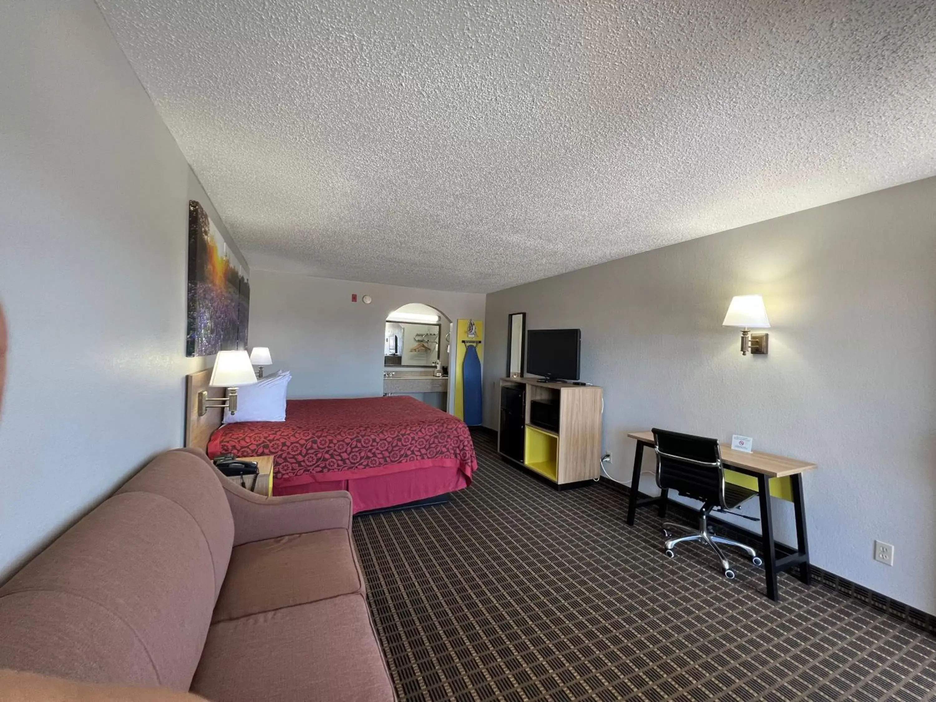 Bedroom, Seating Area in Days Inn by Wyndham San Antonio Interstate Hwy 35 North