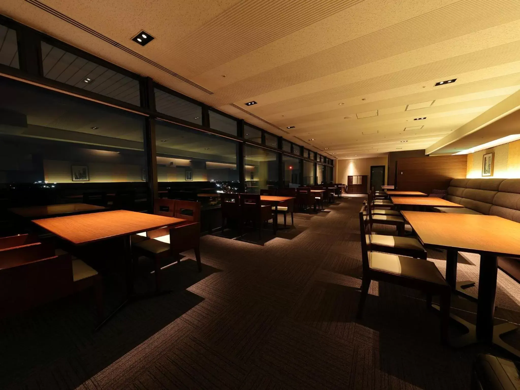 Lounge or bar, Lounge/Bar in ANA Crowne Plaza Narita, an IHG Hotel