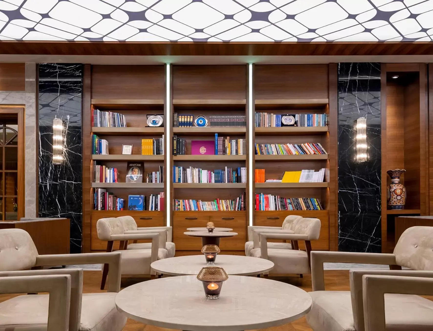 Library in Mövenpick Hotel & Thermal Spa Bursa