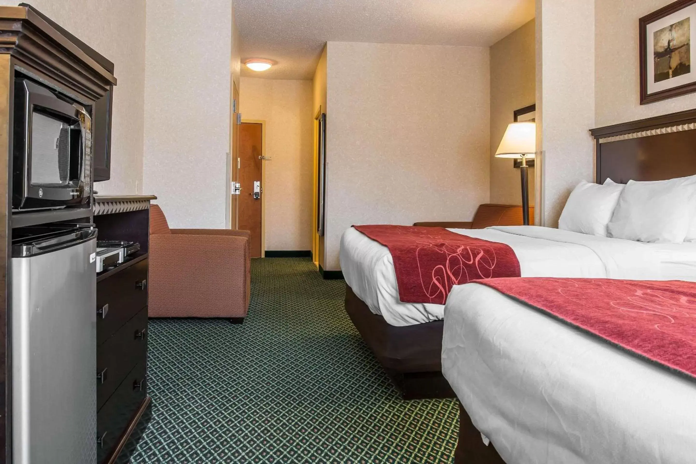 Photo of the whole room, Bed in Comfort Suites Canton