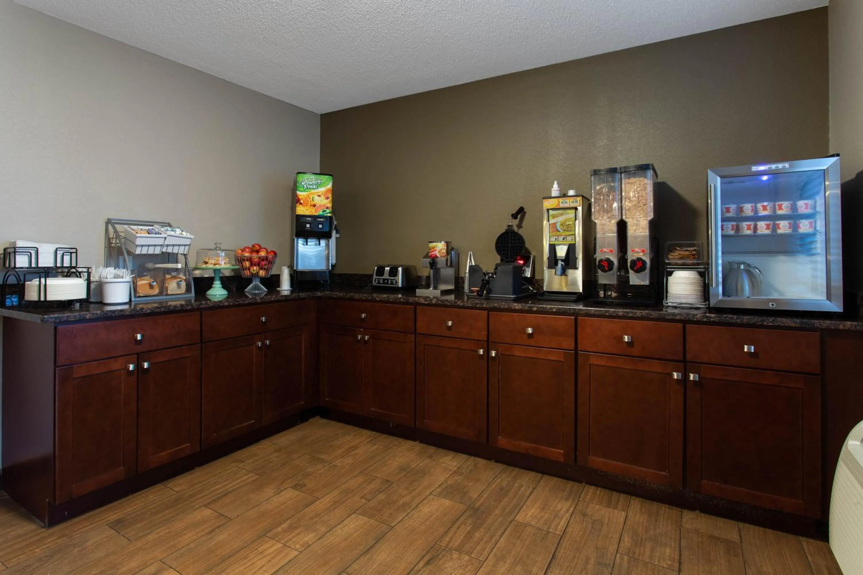 Breakfast in Super 8 by Wyndham Cromwell/Middletown