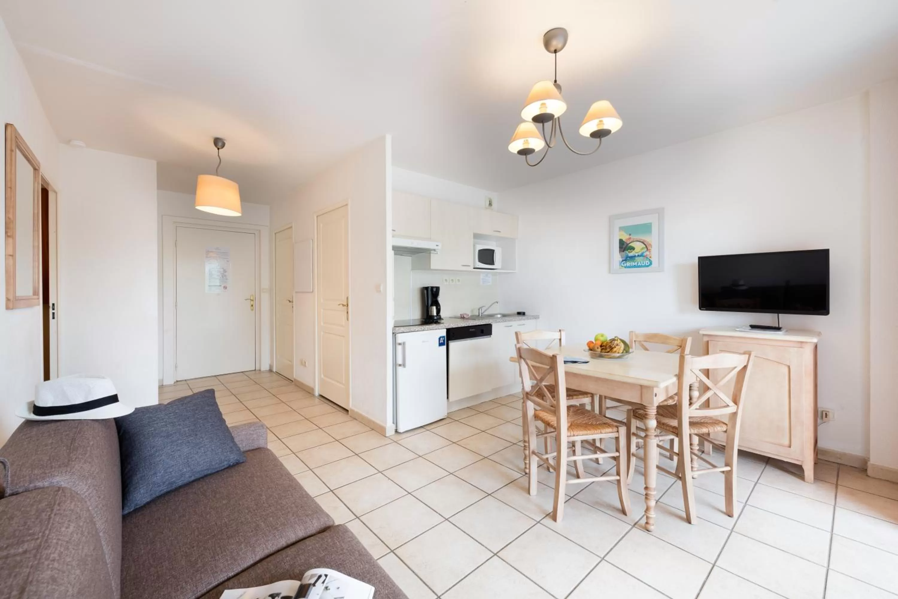 Photo of the whole room in Garden & City Les Bastides de Grimaud