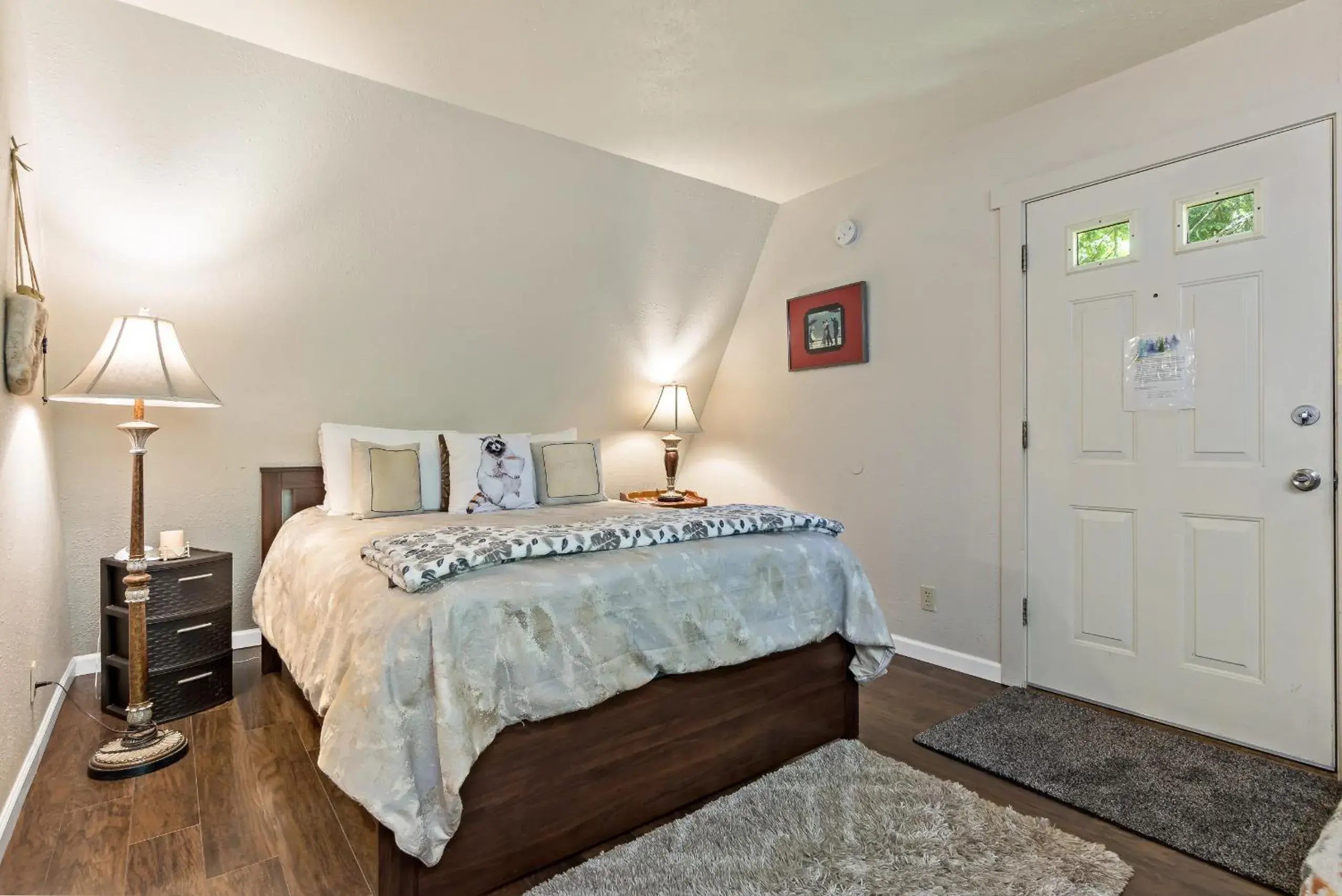 Bedroom, Bed in Mountain Meadows Inn