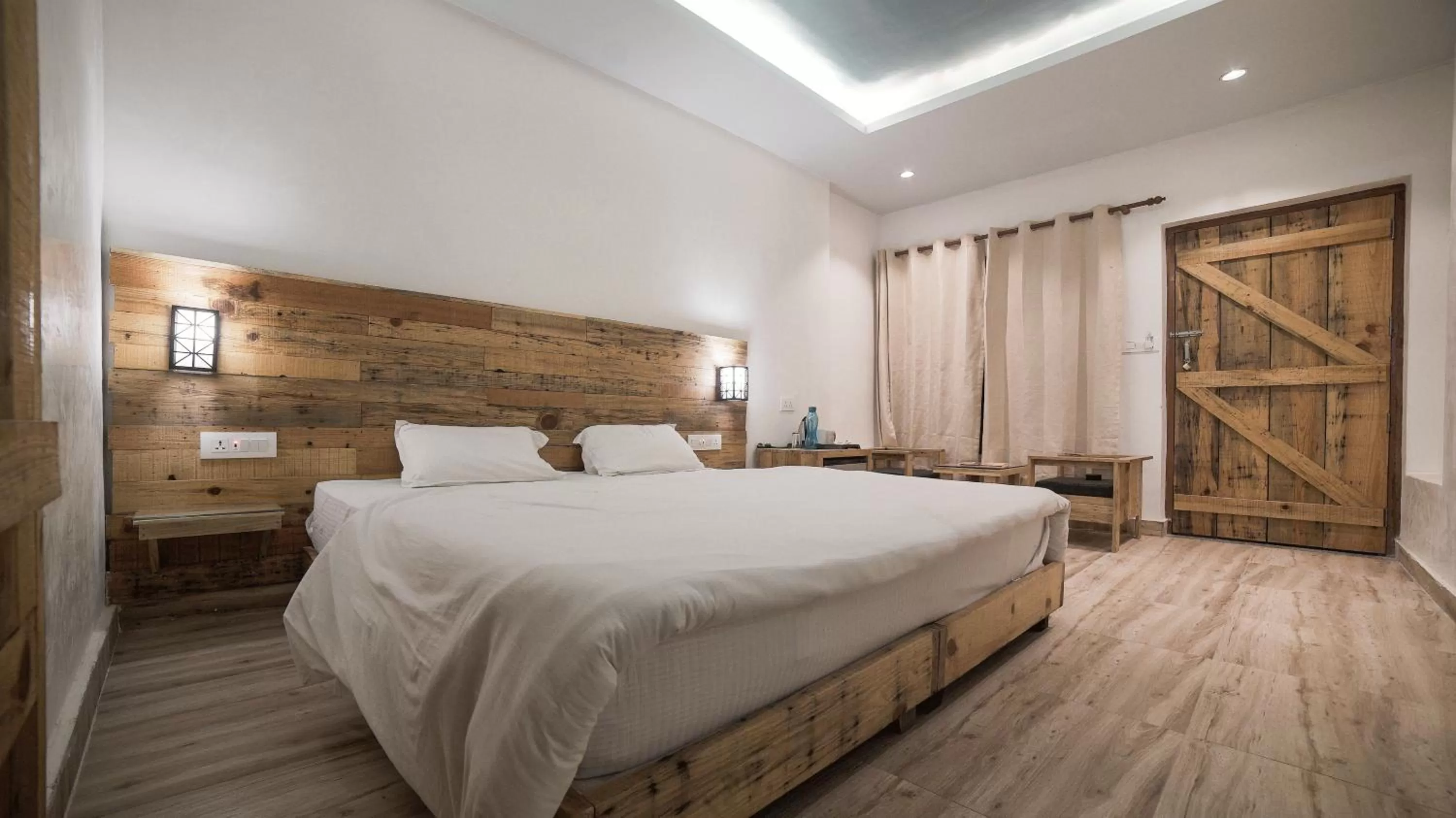 Photo of the whole room, Bed in Hill Top Swiss Cottage