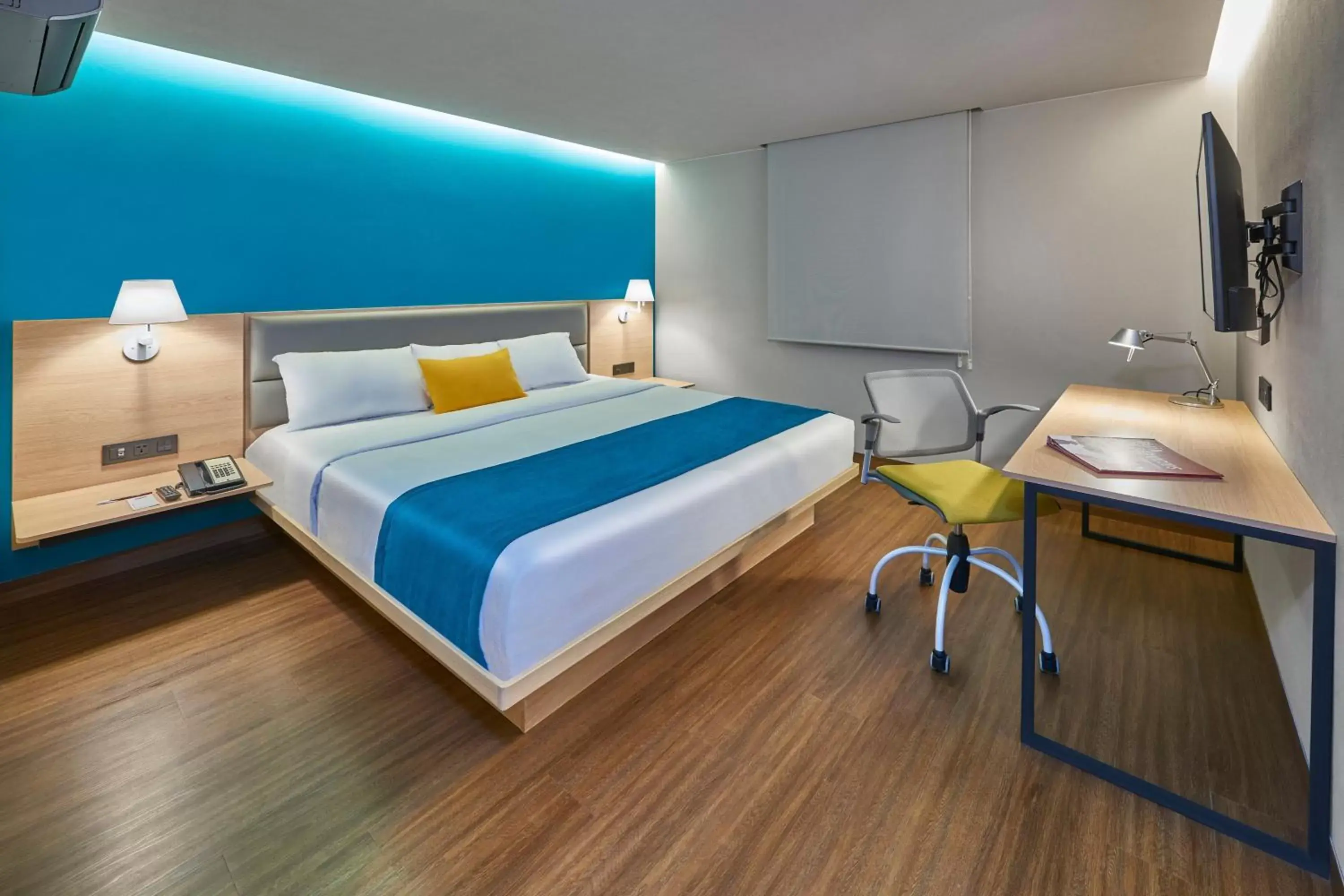 Bedroom, Bed in City Express Suites by Marriott Queretaro