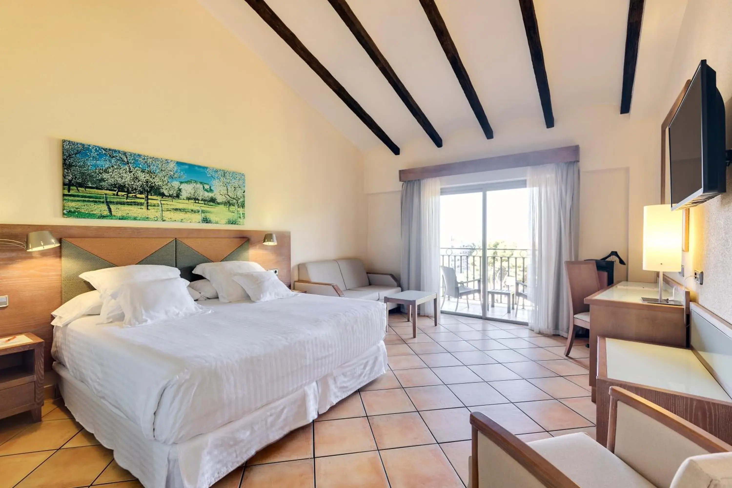 Photo of the whole room, Bed in Occidental Playa de Palma