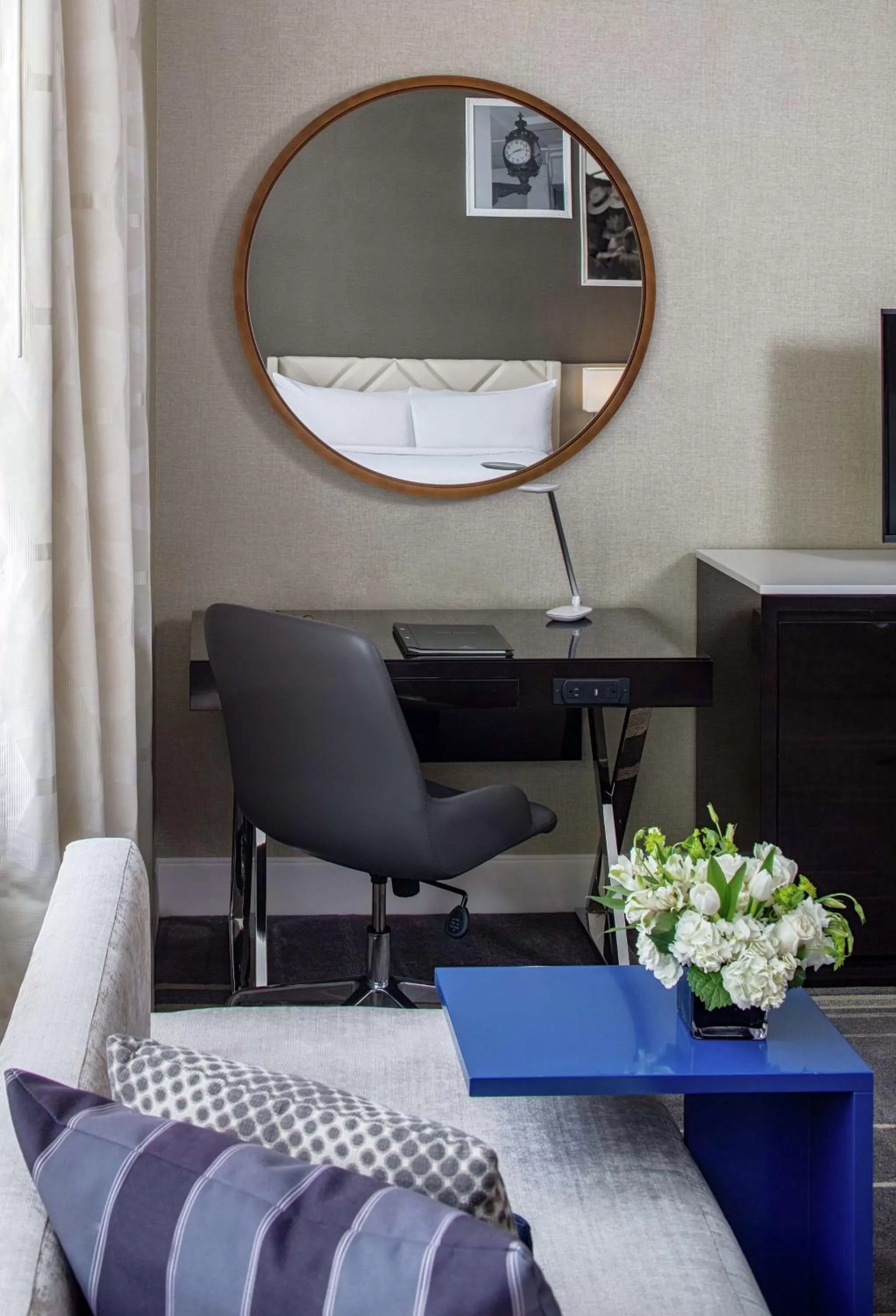 Living room in Hilton Richmond Downtown