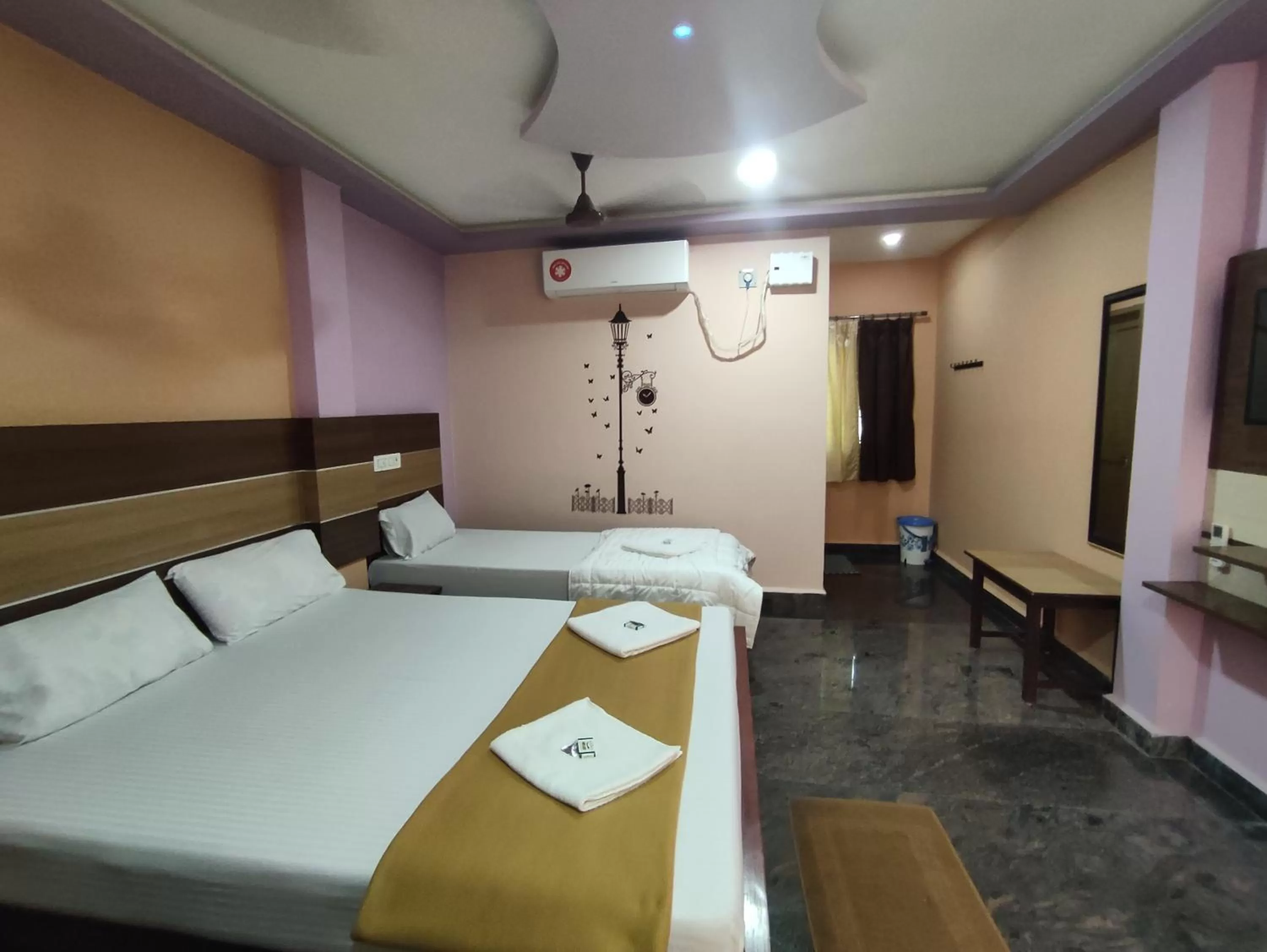 Bed in Sri Murugan Beach Paradise Hotel