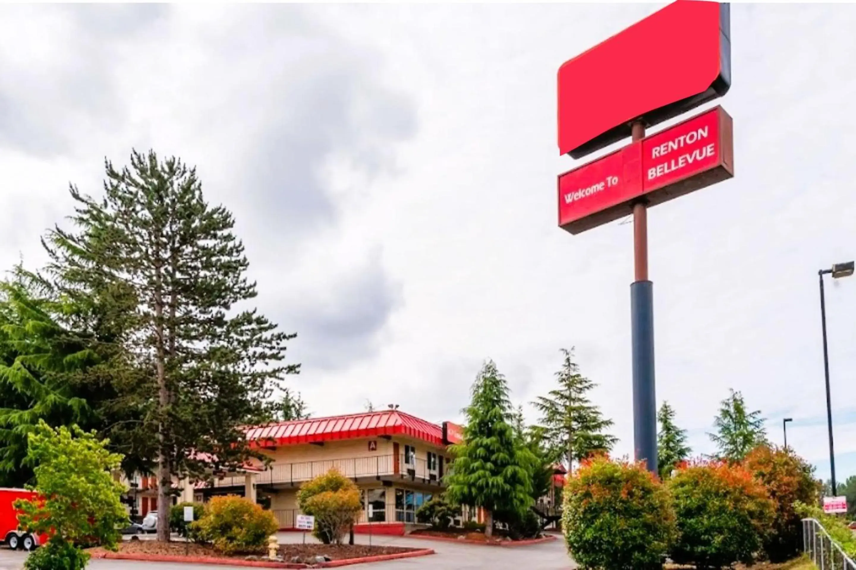 Facade/entrance in Inn at Lake Washington