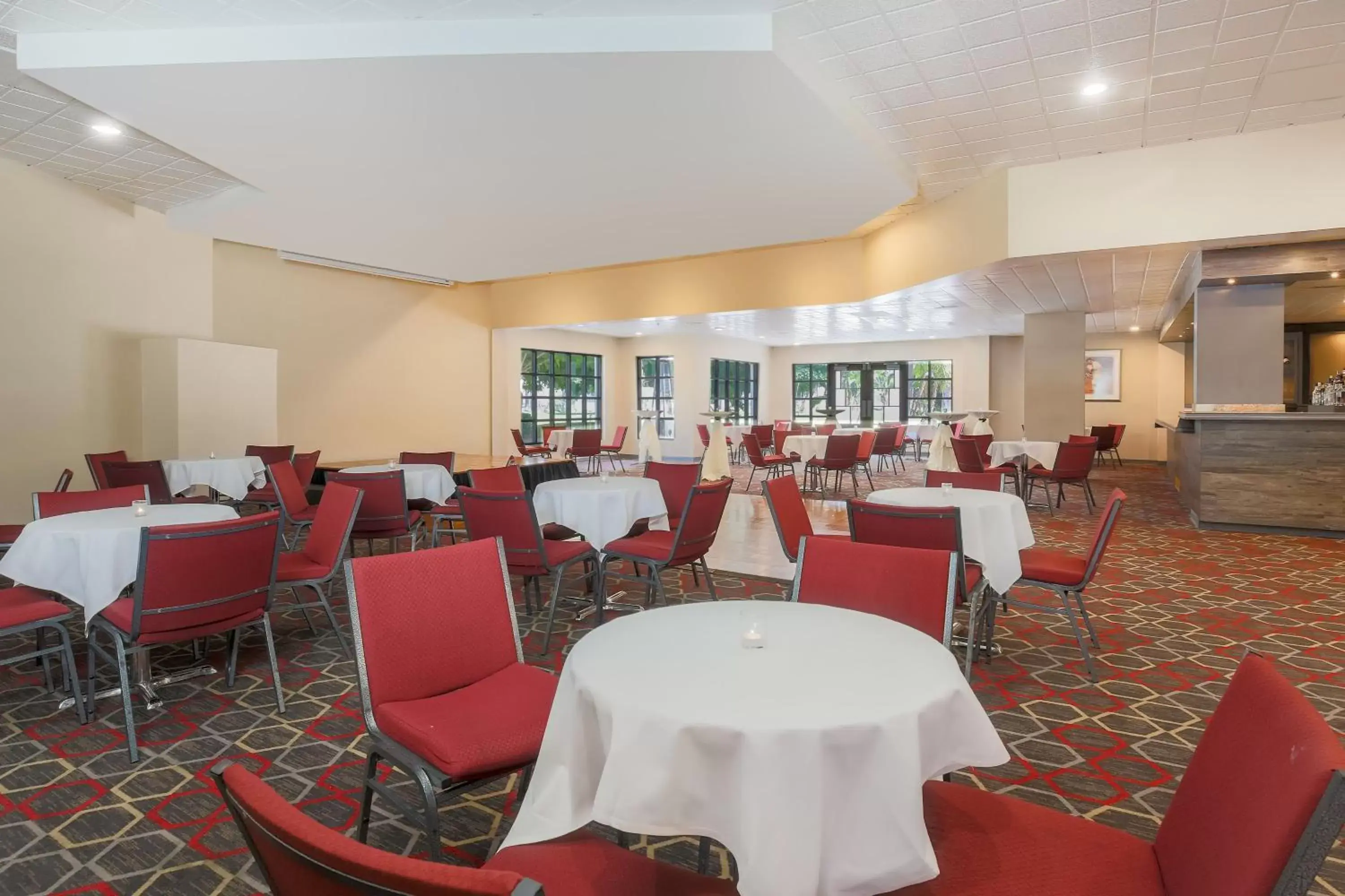 Meeting/conference room, Restaurant/Places to Eat in Four Points by Sheraton San Diego