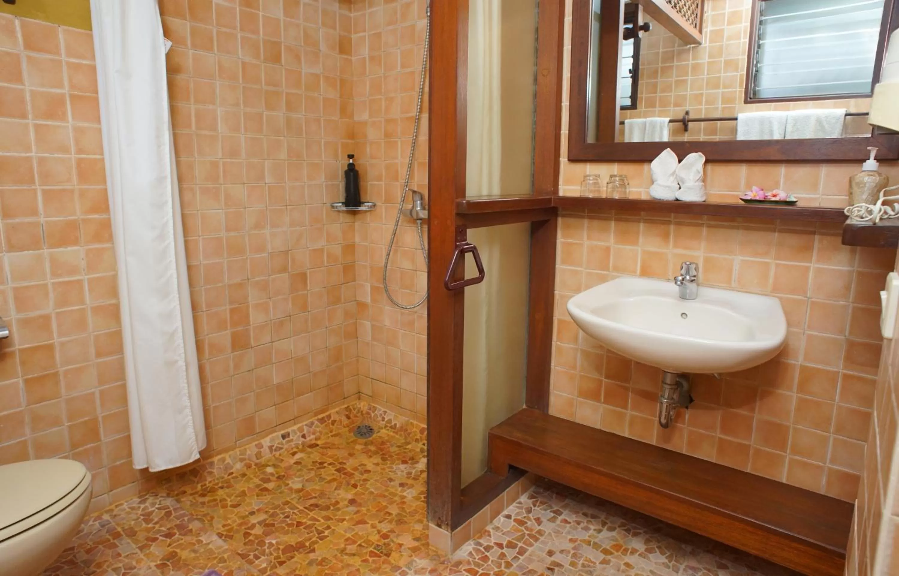 Shower in Pondok Agung Bed & Breakfast