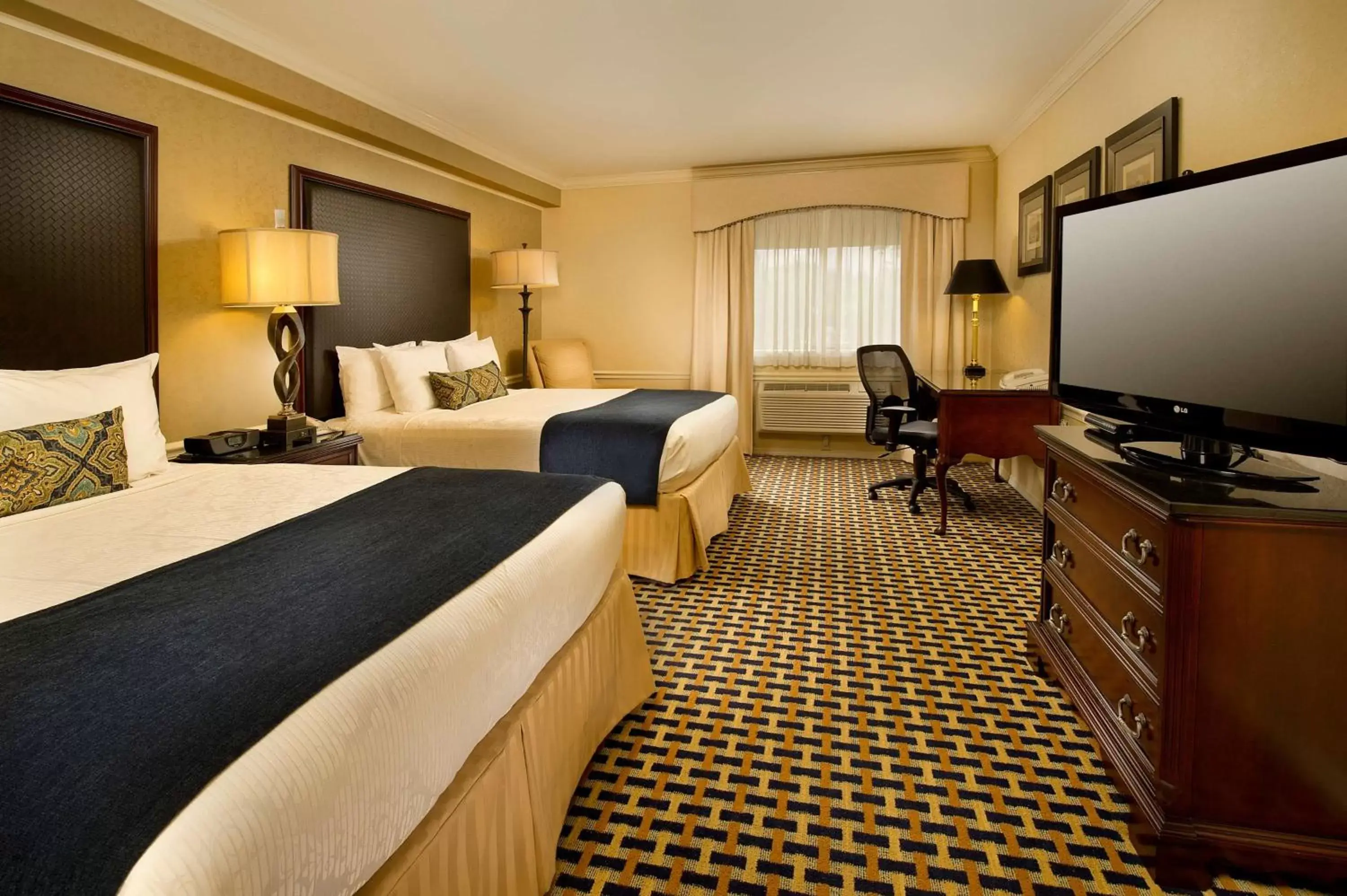 Photo of the whole room, TV/Entertainment Center in Best Western Premier Plaza Hotel and Conference Center