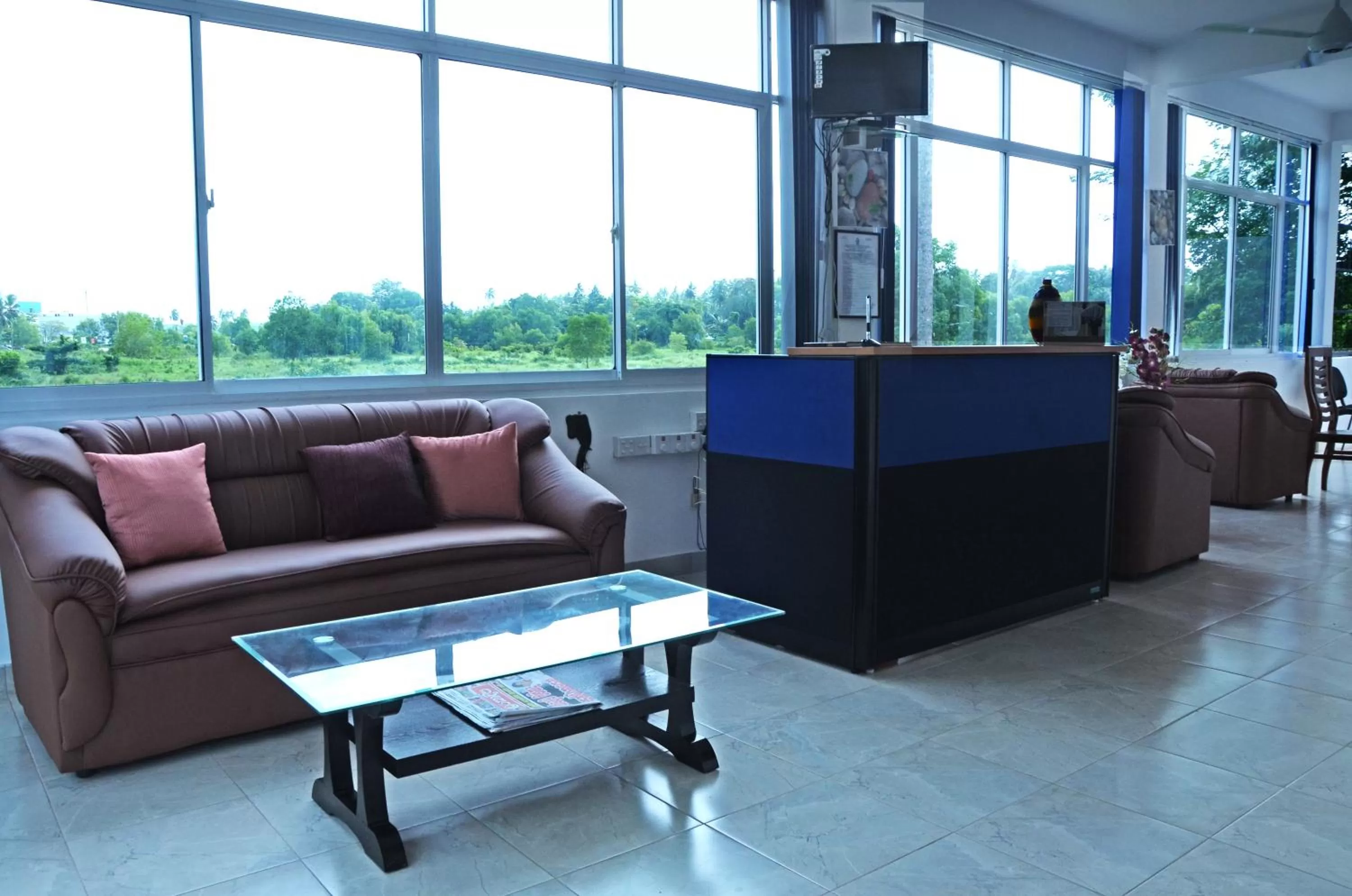 TV and multimedia in Otha Shy Airport Transit Hotel