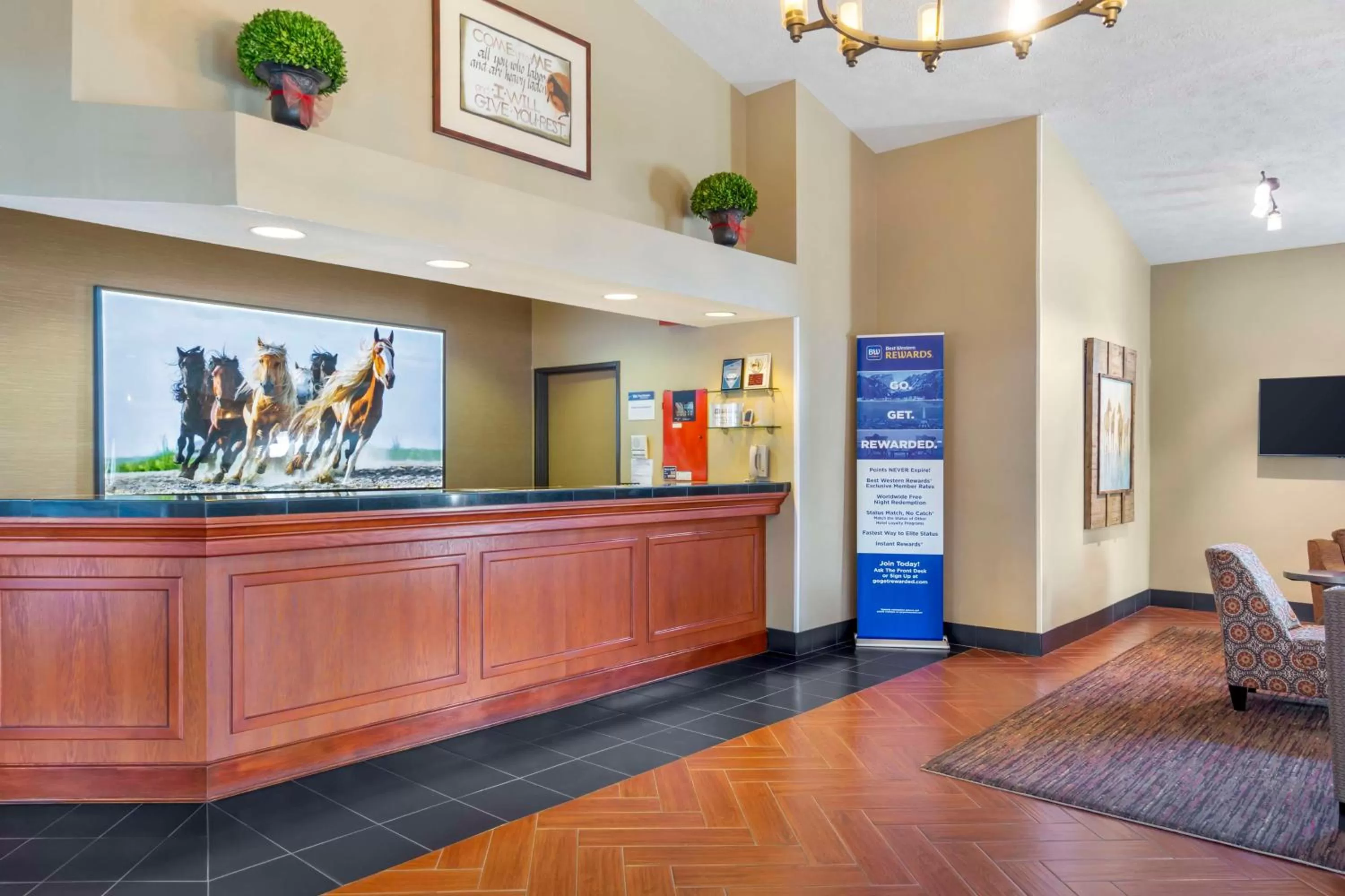 Lobby or reception in Best Western Plus The Inn at Horse Heaven