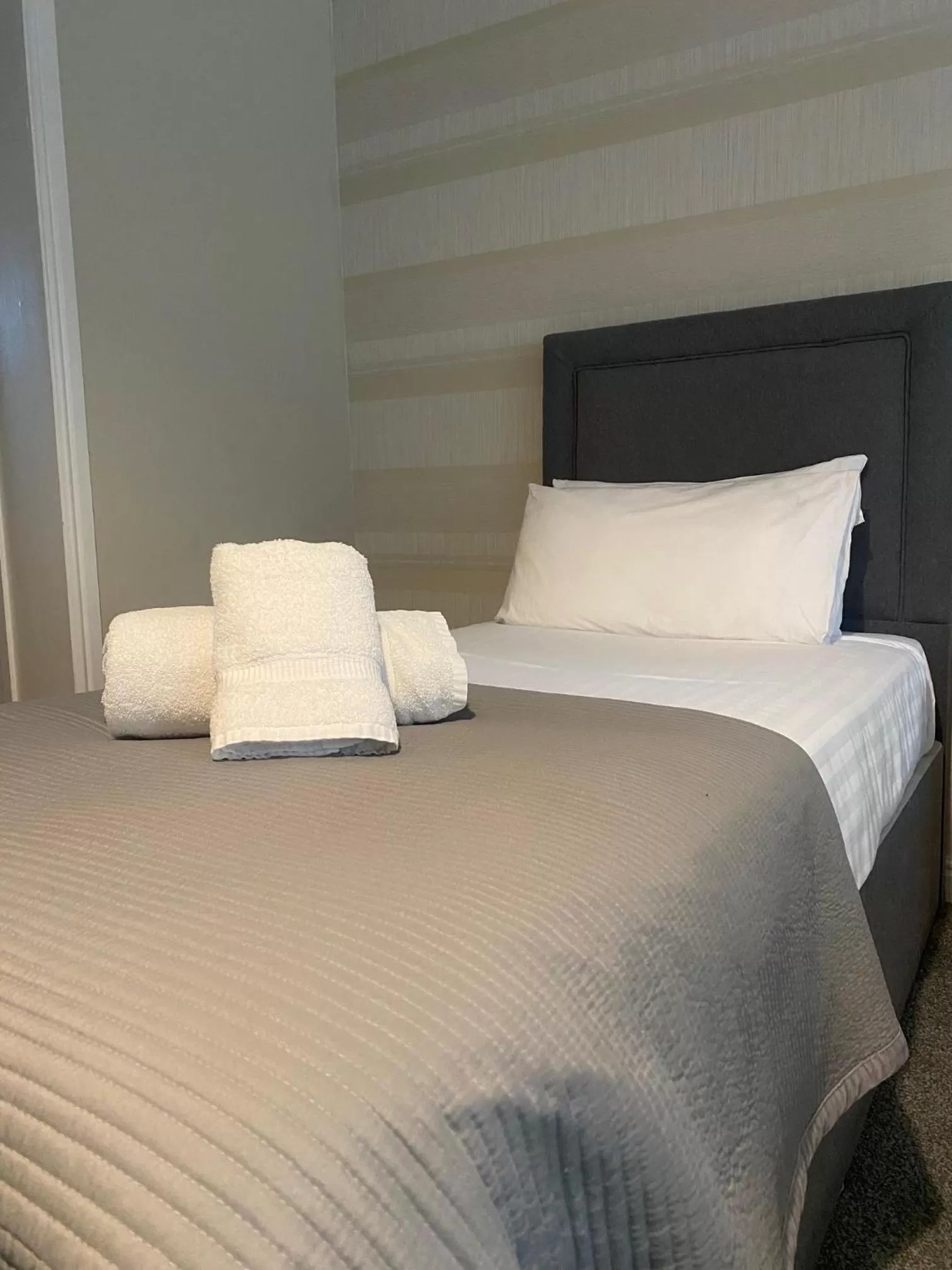 Bed in The Oaks Hotel