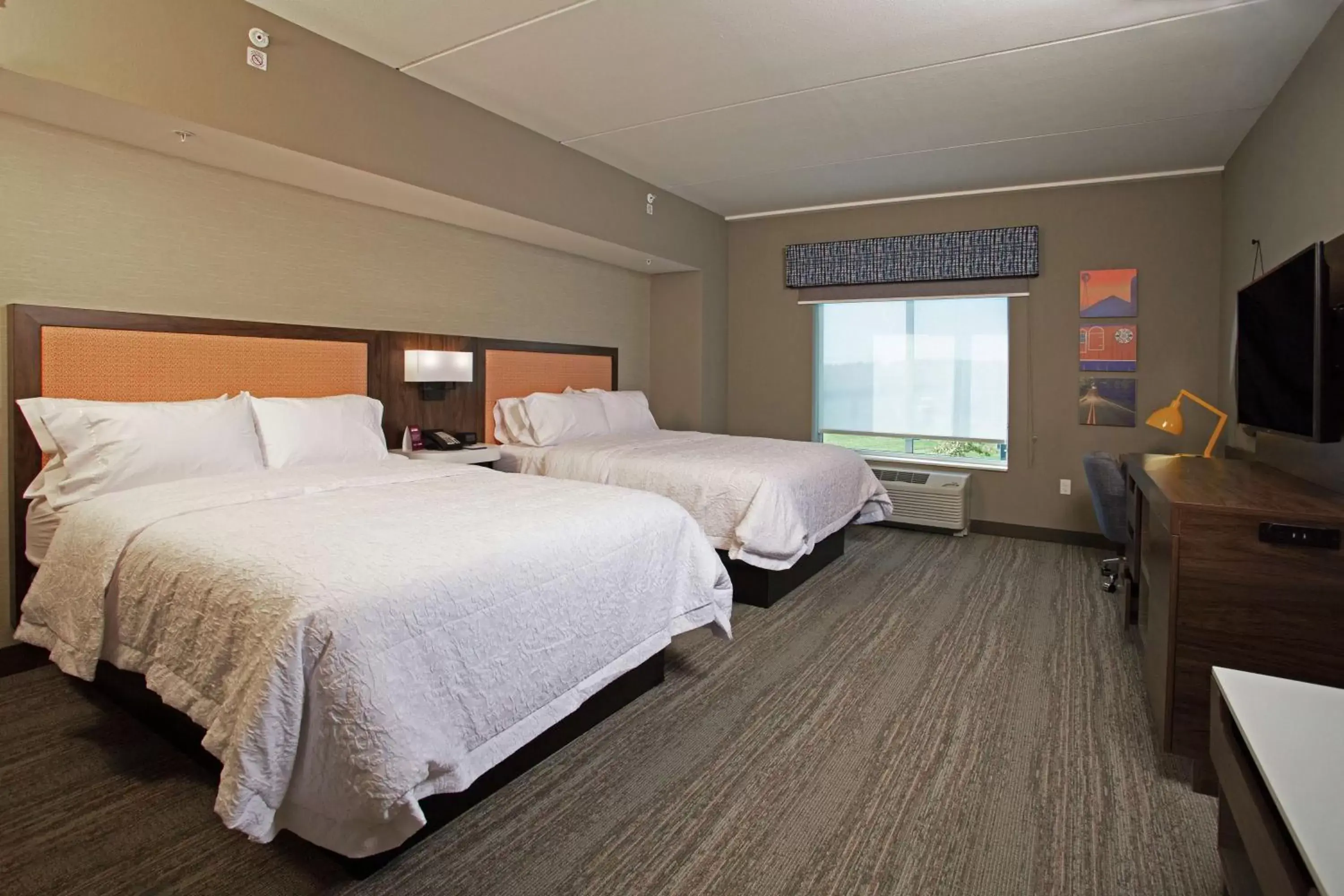 Bed in Hampton Inn & Suites Kutztown, Pa