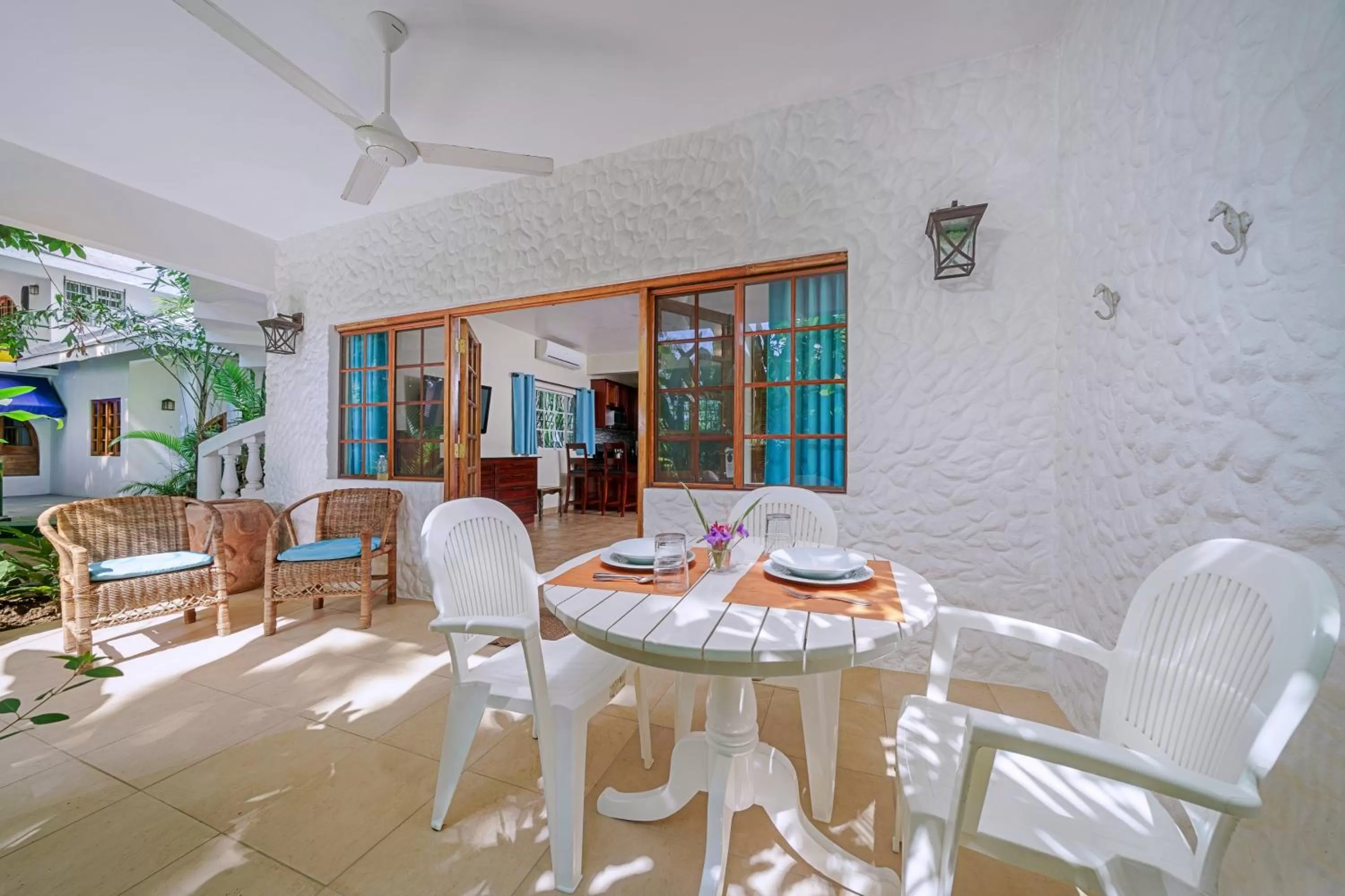 Patio, Restaurant/Places to Eat in Beach House Condos, Negril