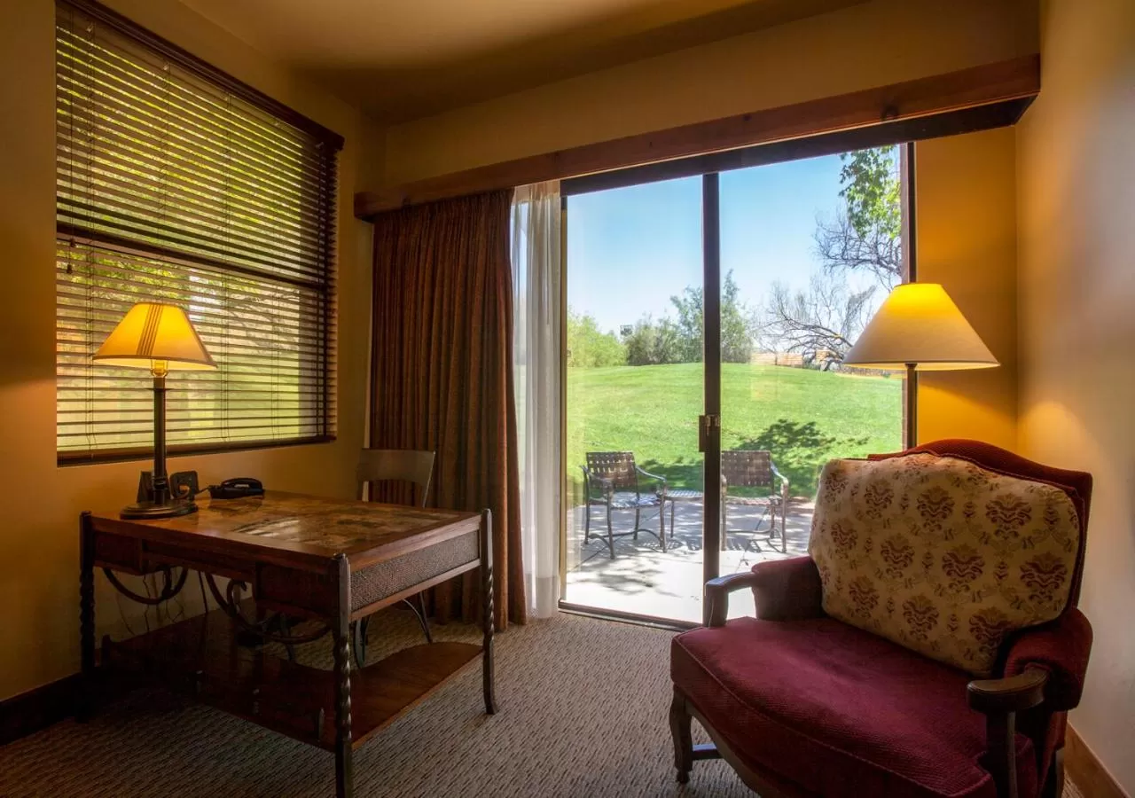 Queen Suite with Mountain View in Ventana Canyon Club and Lodge