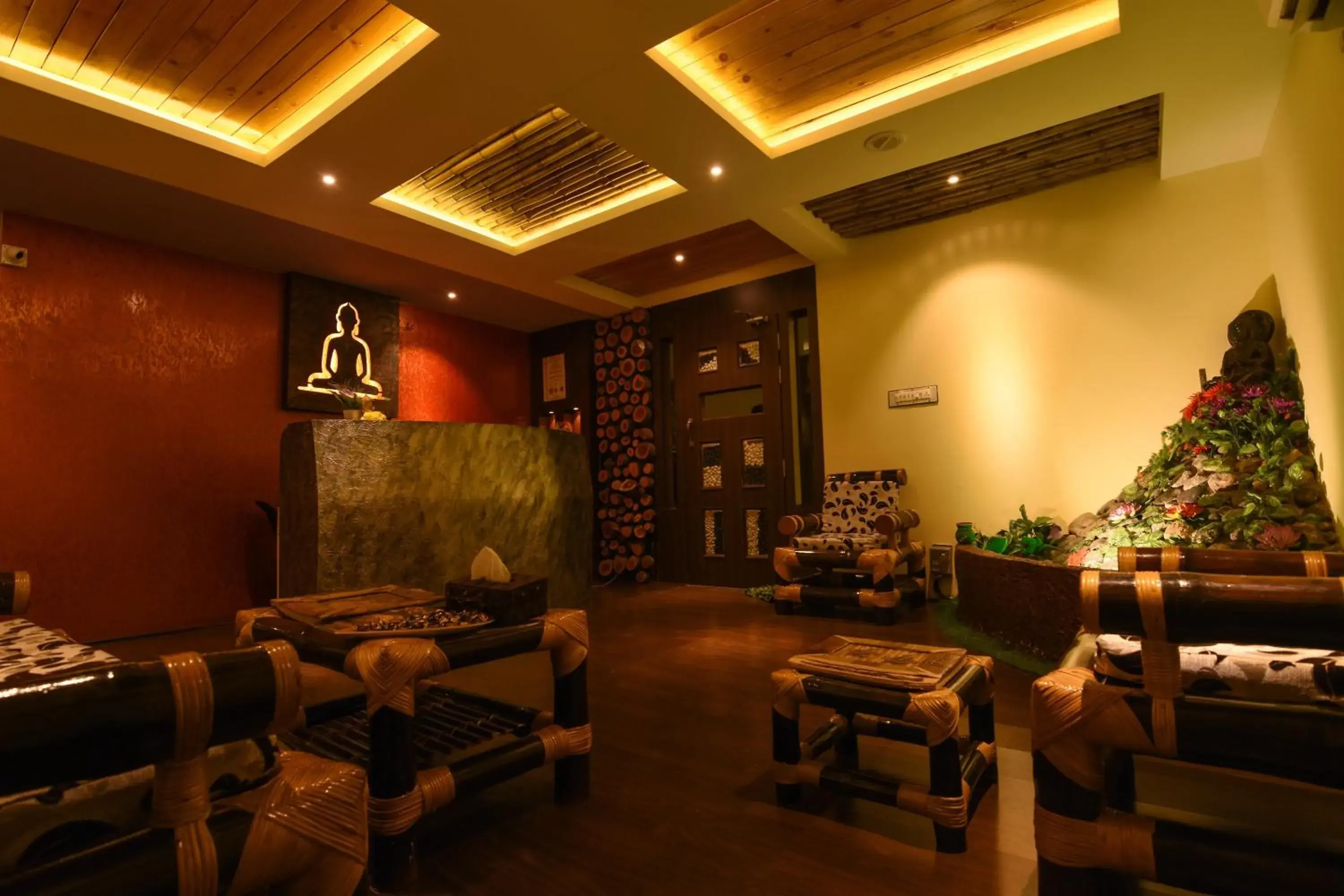 Spa and wellness centre/facilities, Lobby/Reception in Roopa Elite