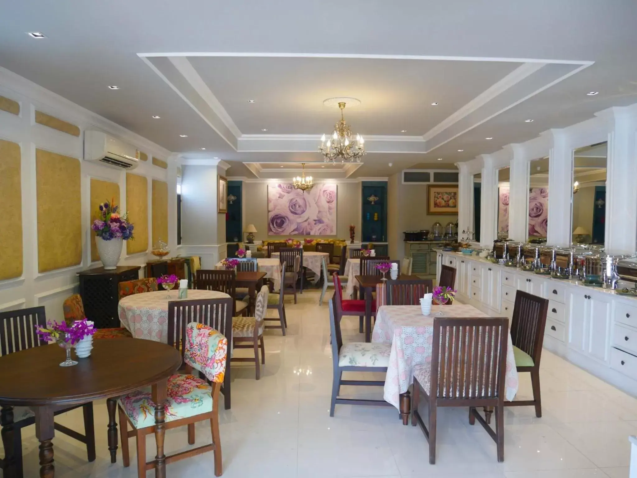 Restaurant/Places to Eat in At Pingnakorn Hotel