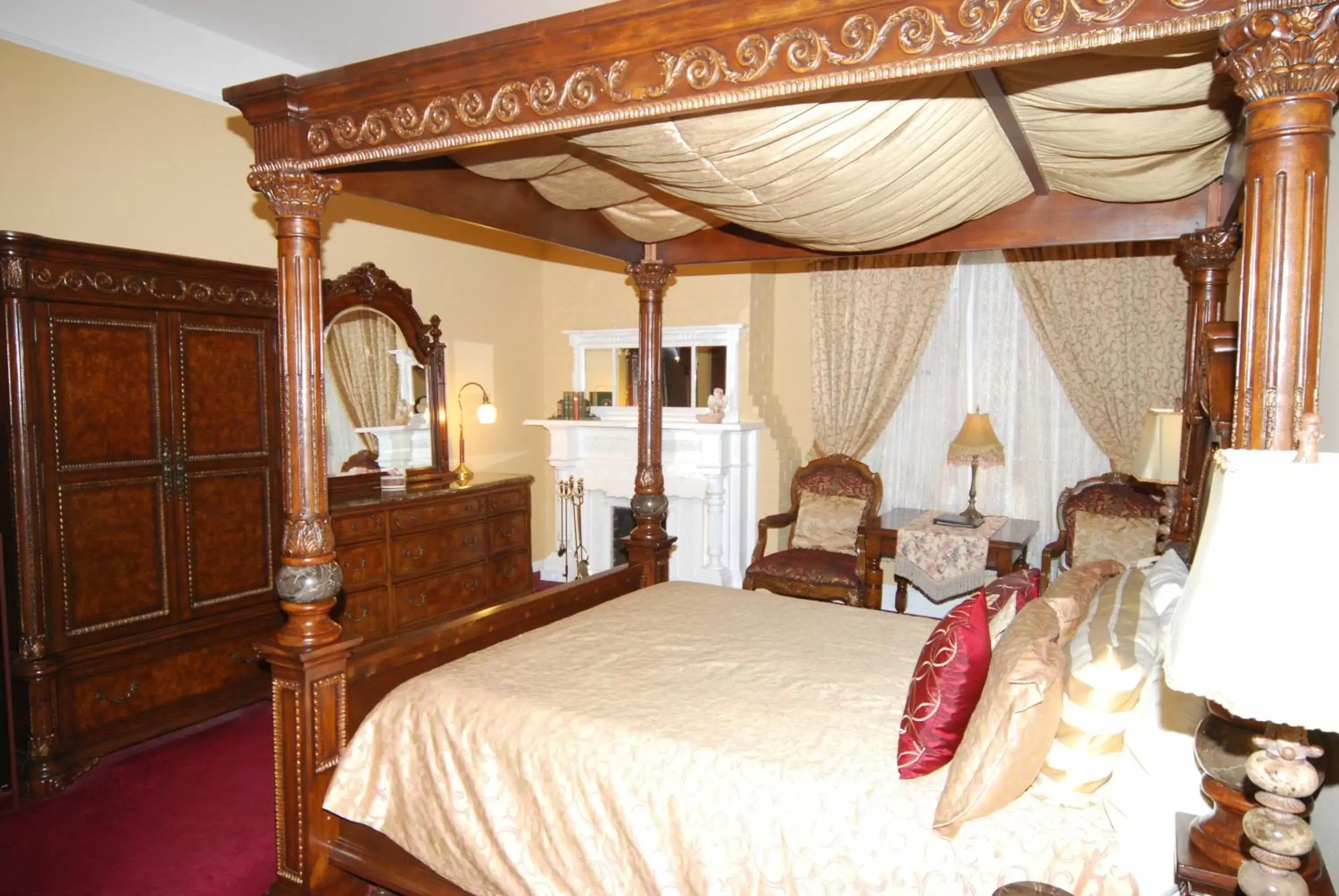 Bed in Queen Anne