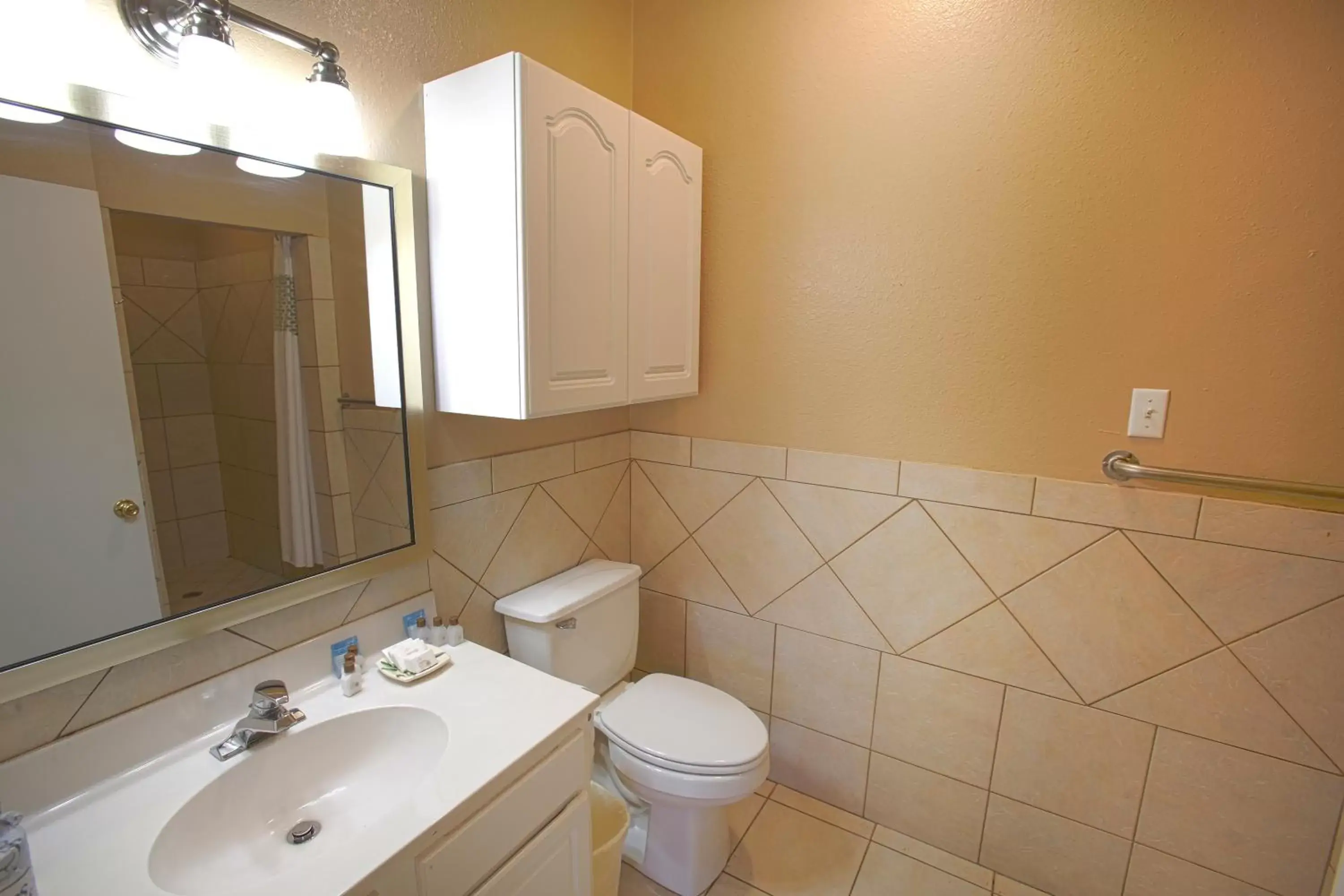 Bathroom in Plantation Suites and Conference Center