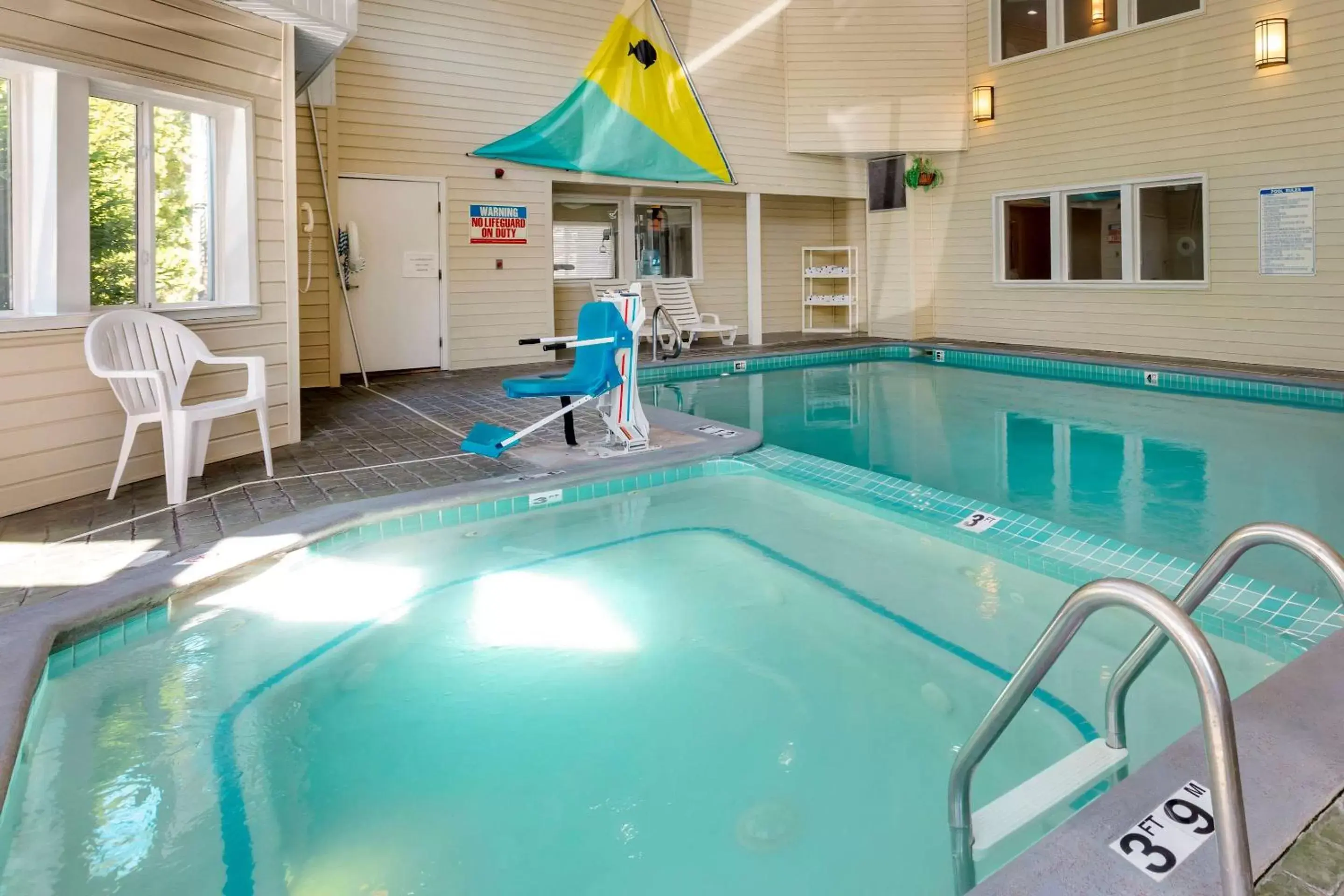 Activities, Swimming Pool in Comfort Inn Traverse City
