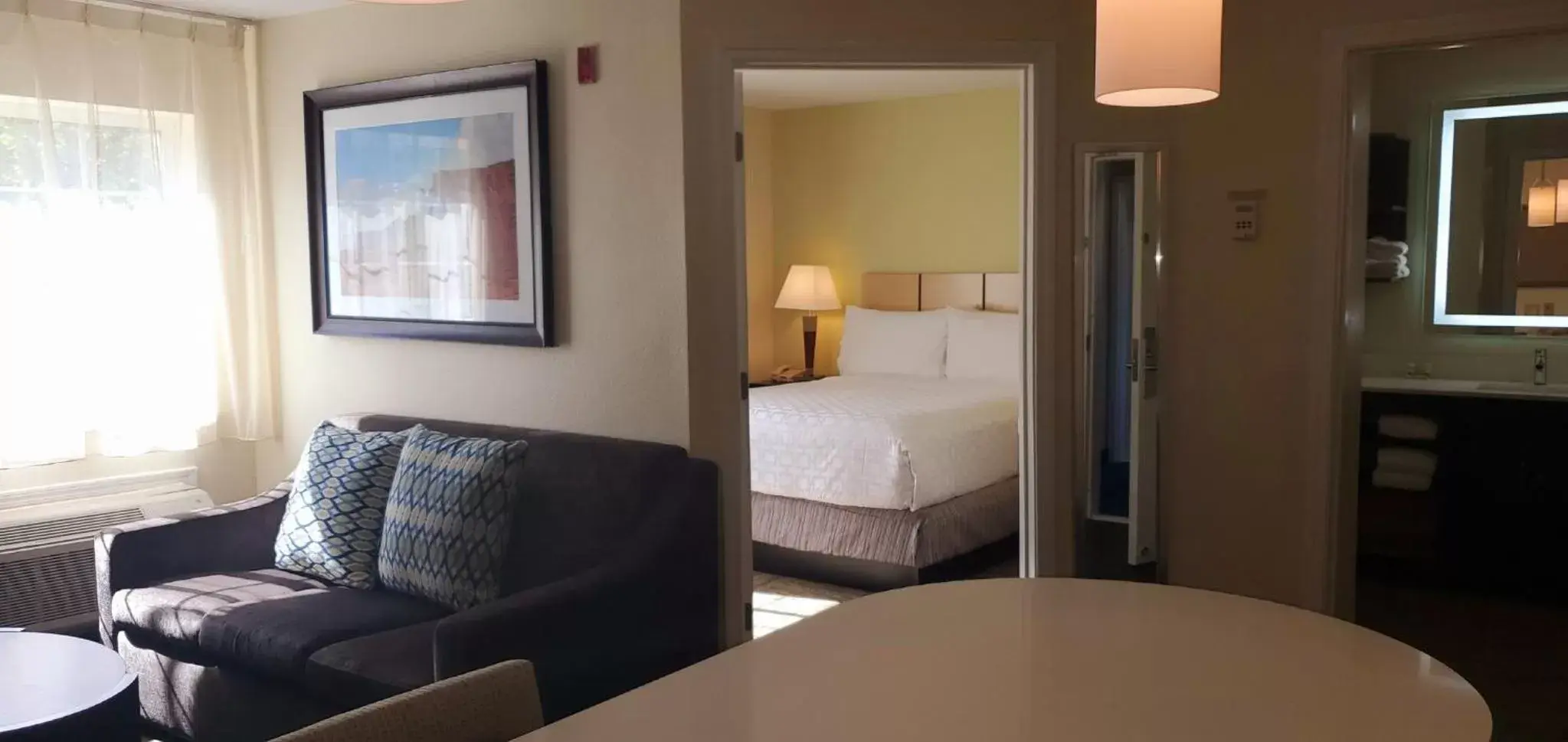 Photo of the whole room, Bed in Candlewood Suites Houston Medical Center, an IHG Hotel