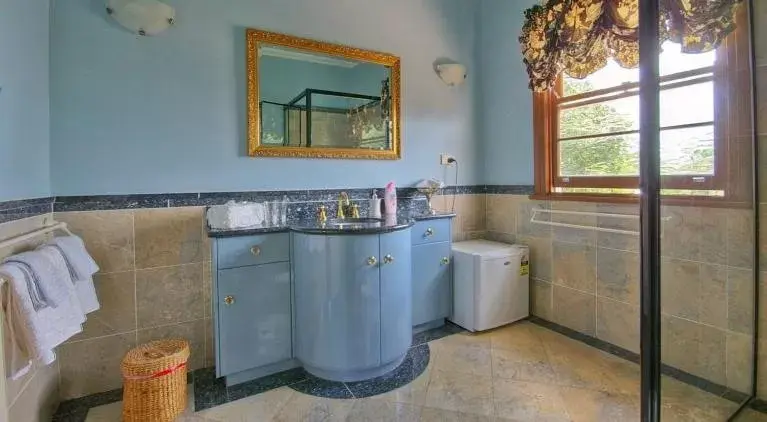 Bathroom in Melville House Bed and Breakfast