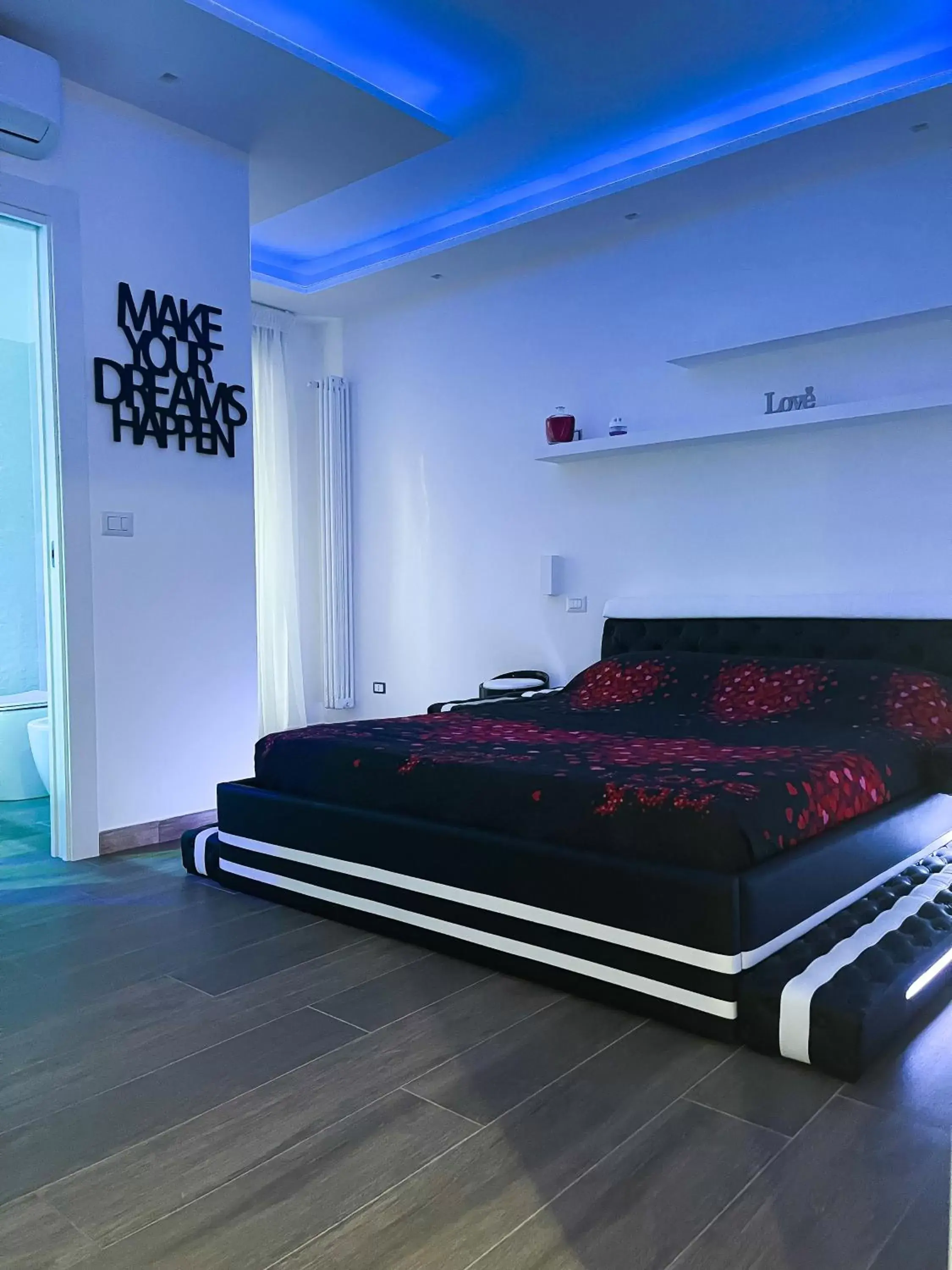 Bed in Due Cuori Suite con vasca idromassaggi