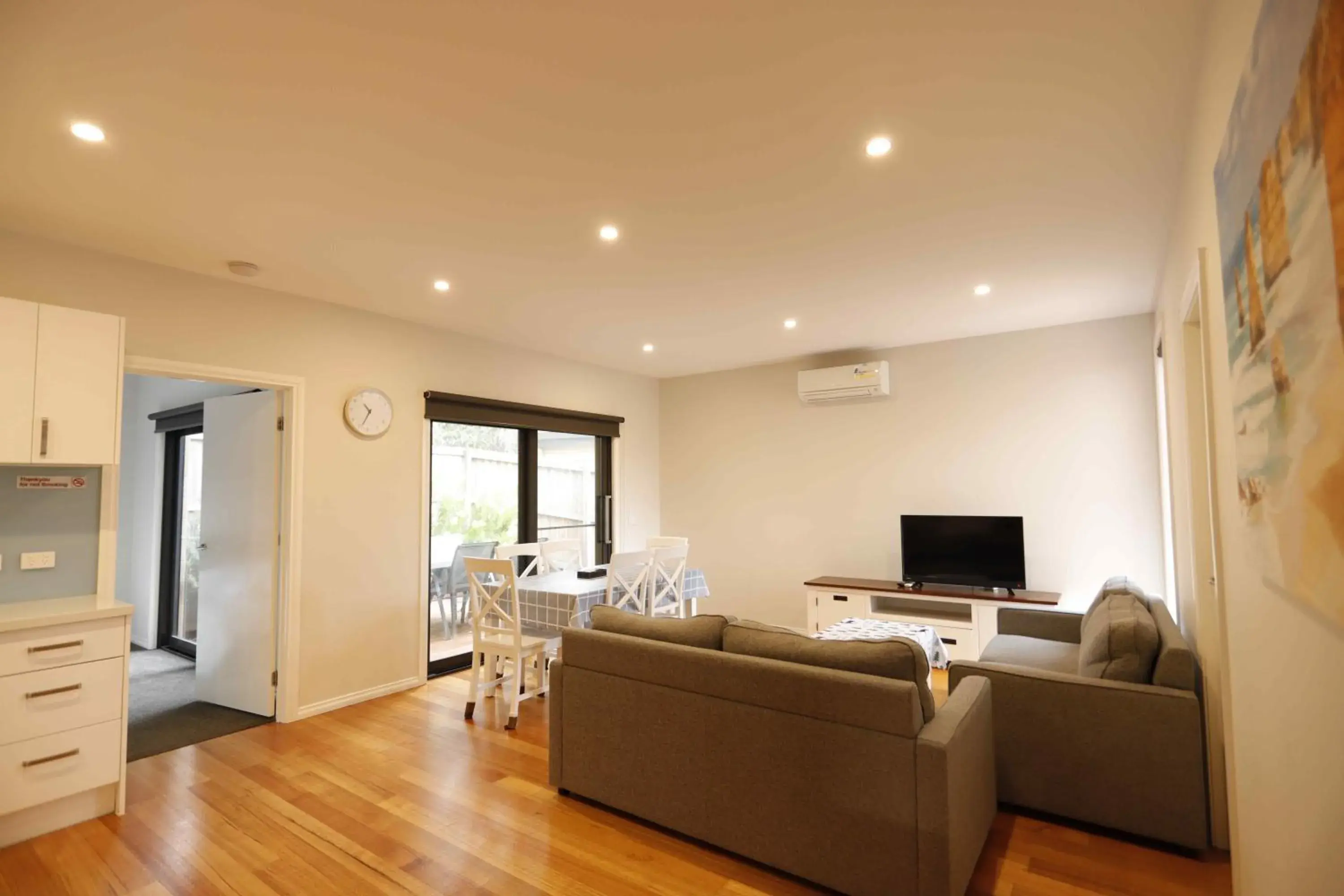 Seating Area in Apollo Bay Seal Apartments