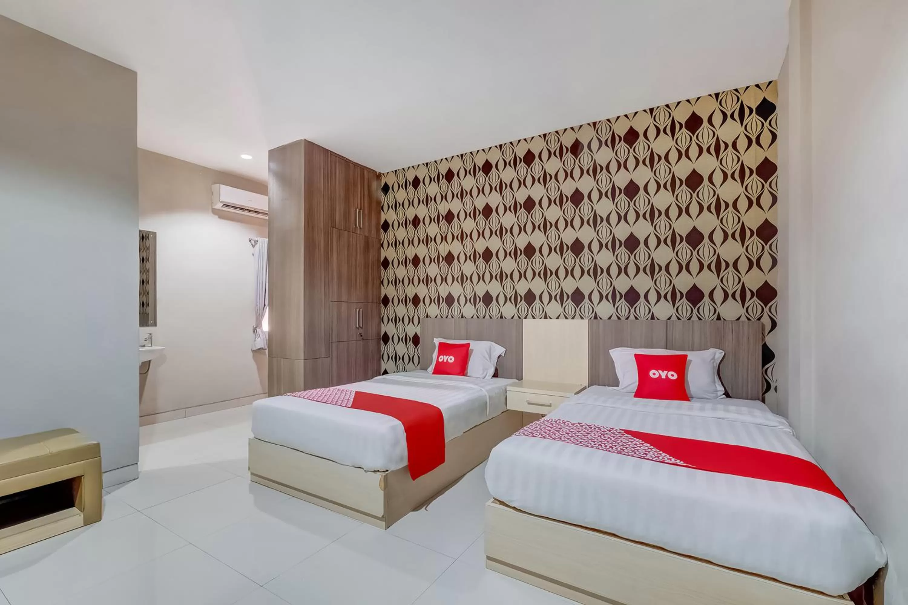 Economy Twin Room in OYO Flagship Tembok Batu Residence