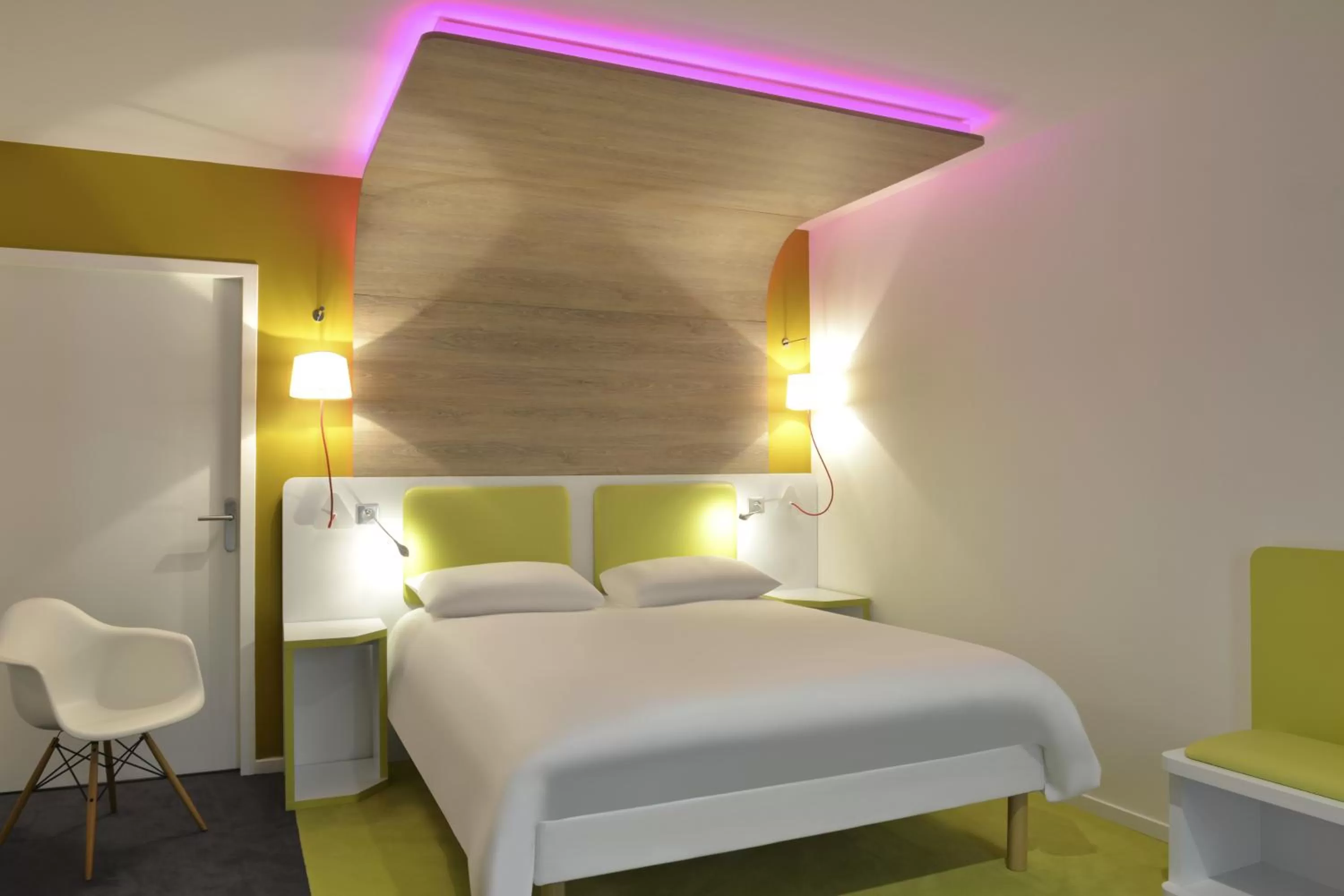 Bedroom, Bed in ibis Styles Montelimar Centre