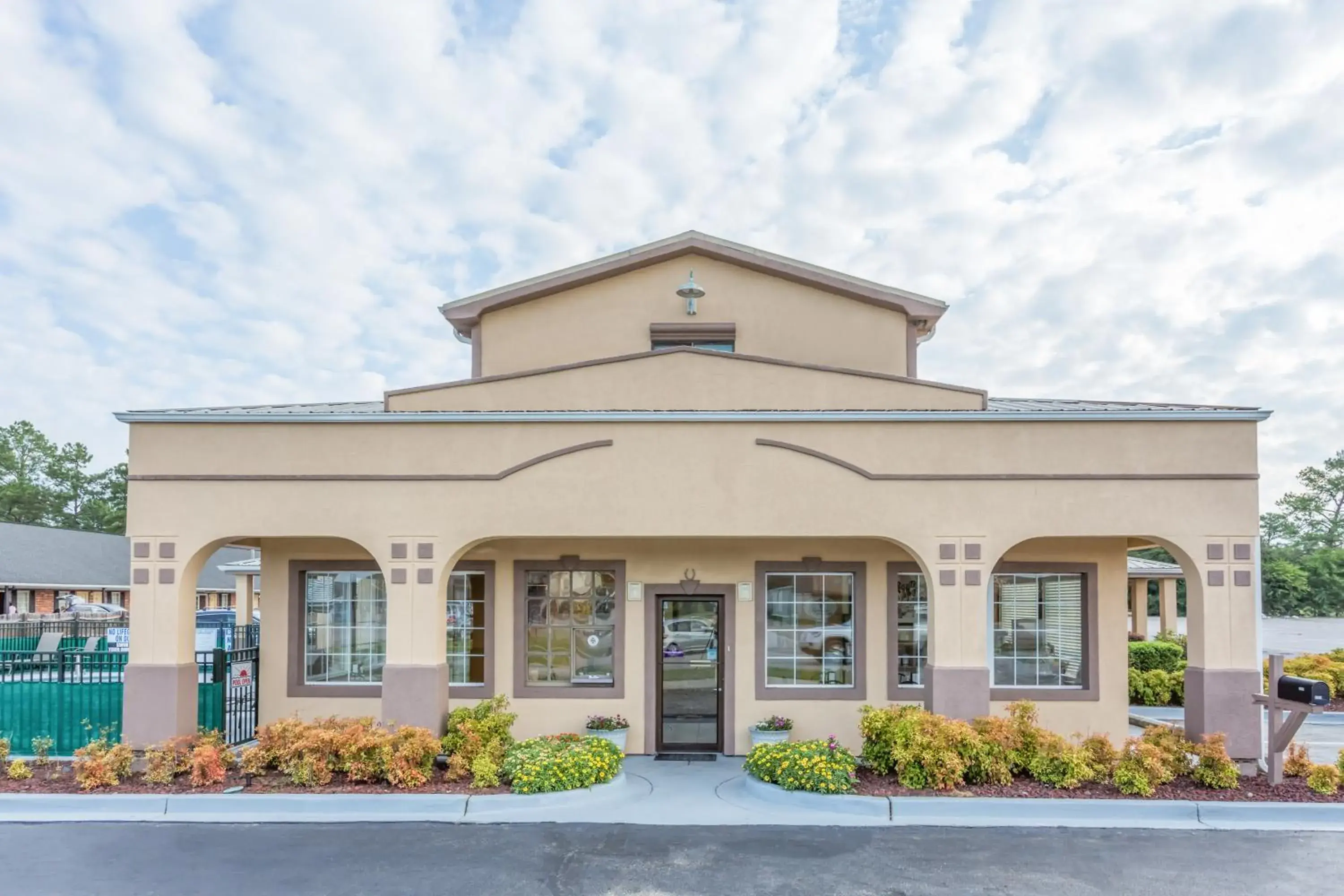 Facade/entrance in Super 8 by Wyndham Santee Facade/entrance in Super 8 by Wyndham Santee