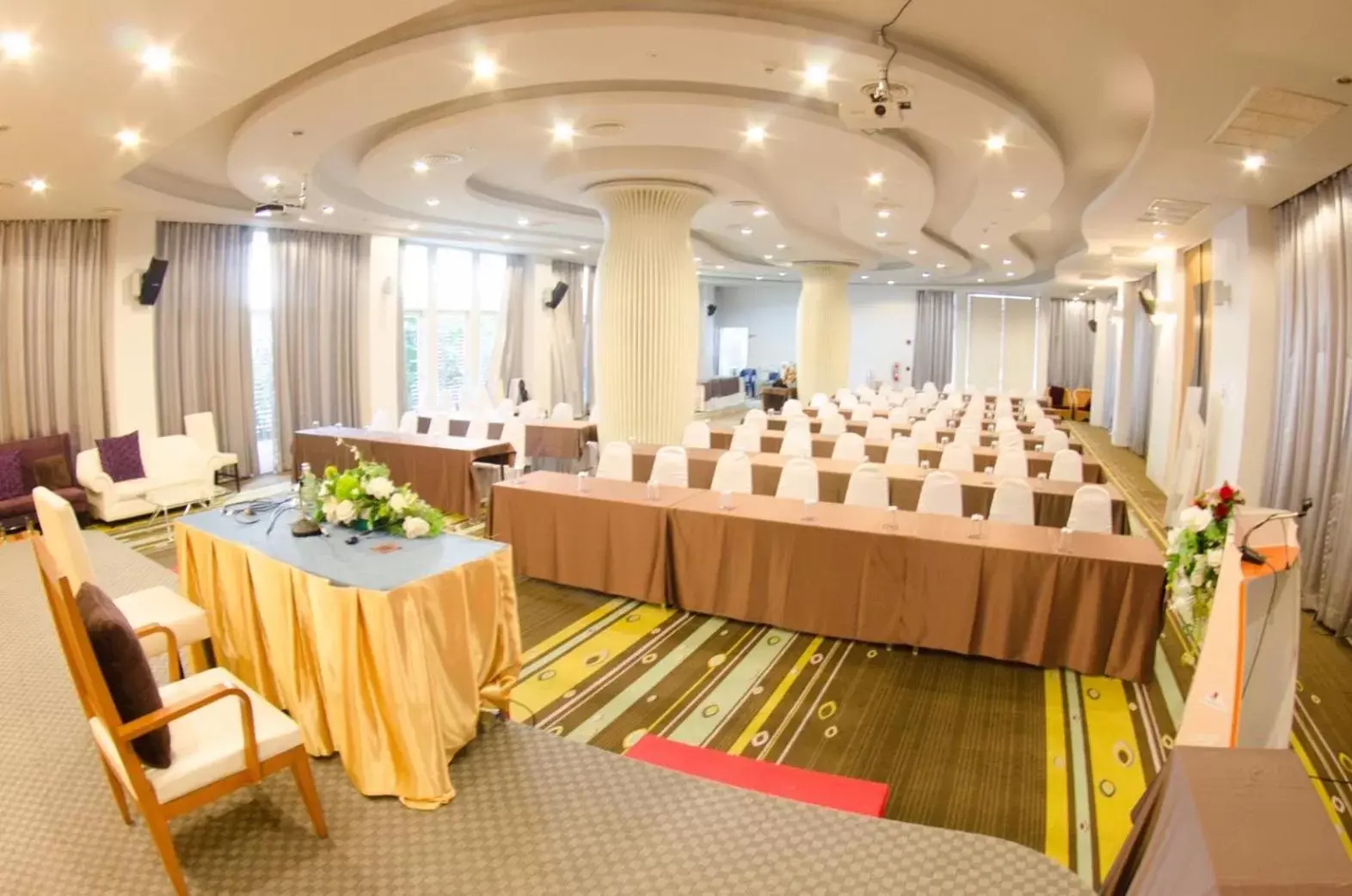 Banquet/Function facilities, Banquet Facilities in Prajaktra Design Hotel