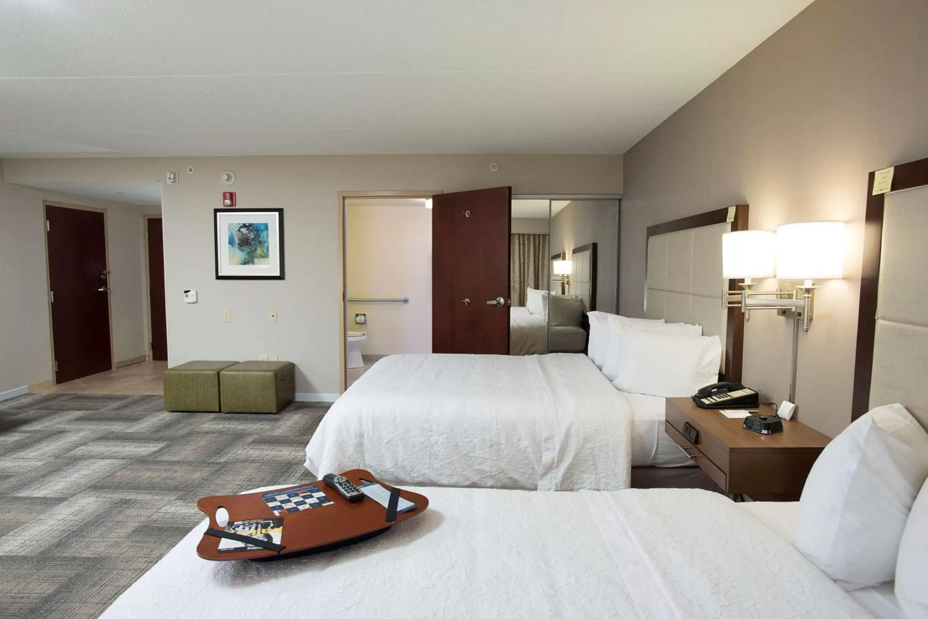 Bedroom in Hampton Inn & Suites Cincinnati-Union Centre